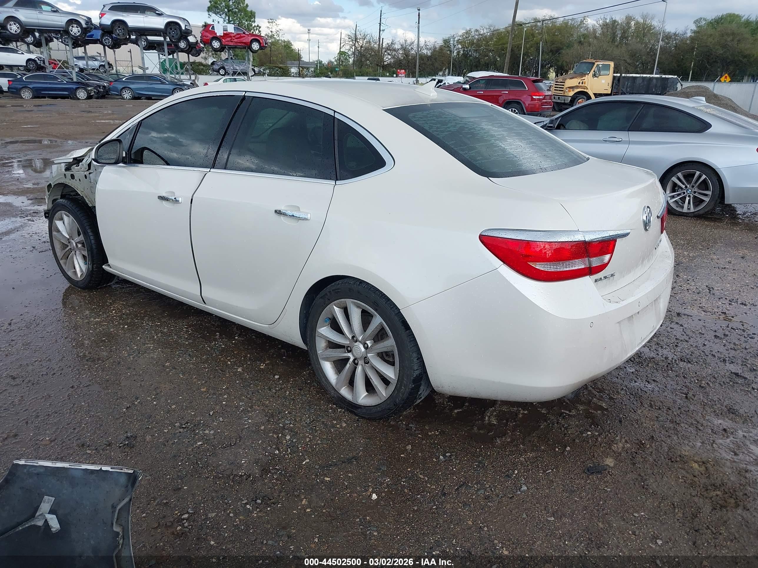BUICK VERANO image 3