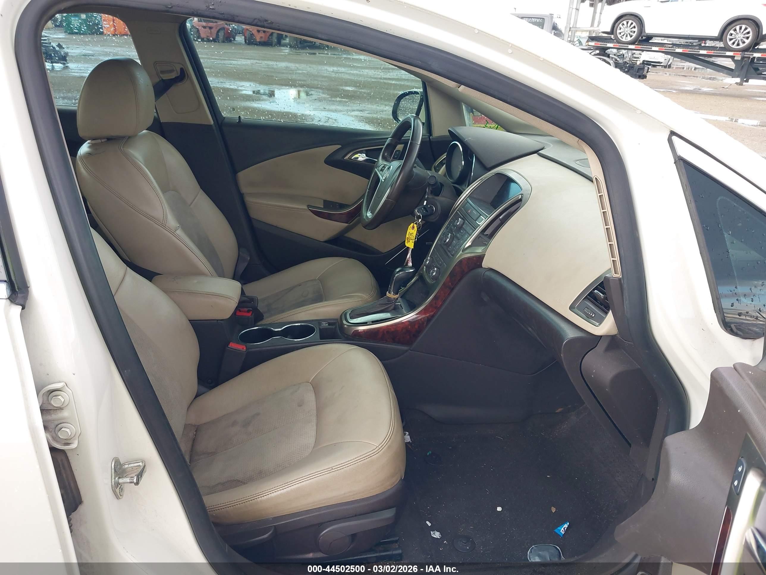 BUICK VERANO image 5