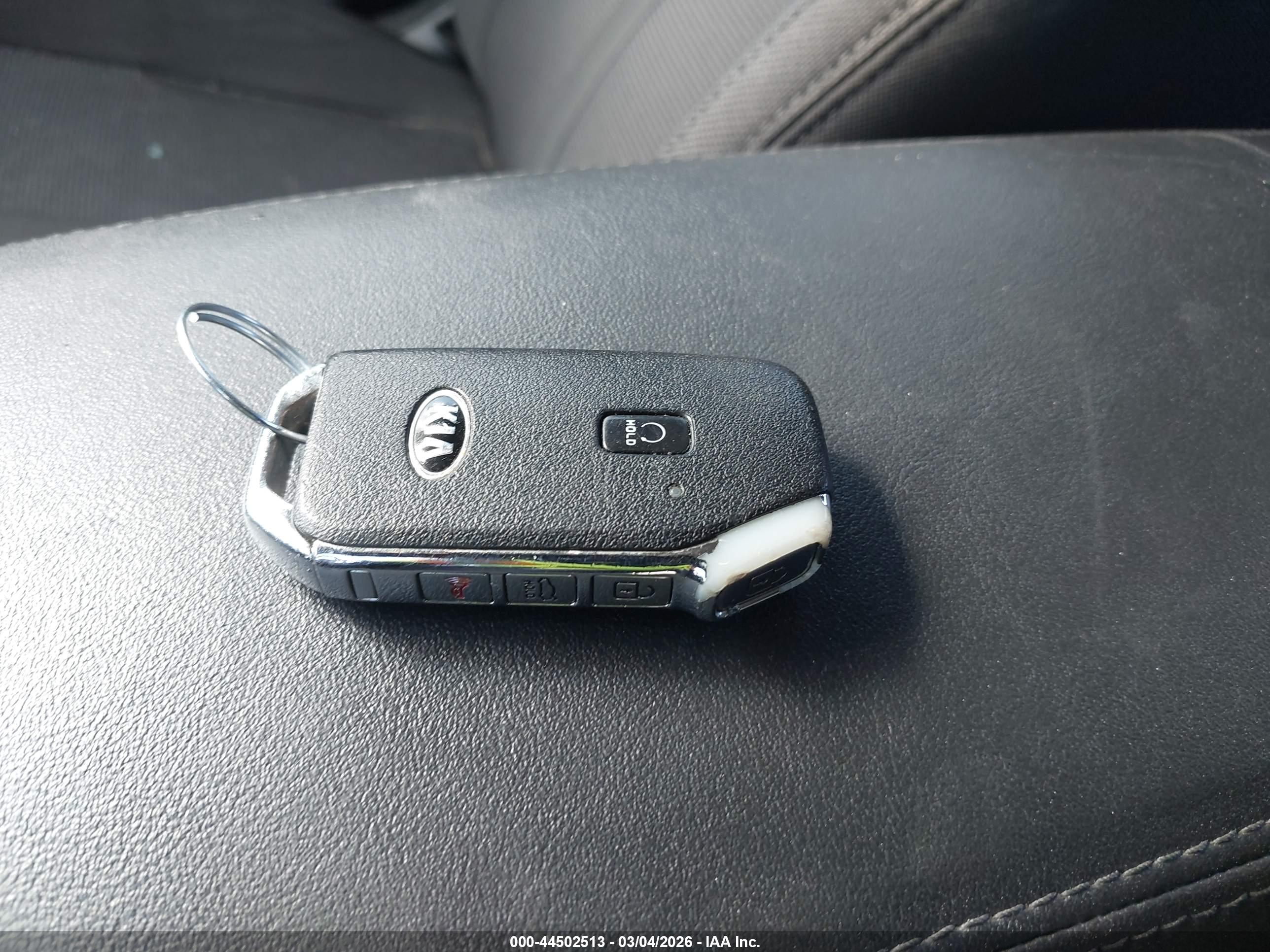 KIA K5 image 11