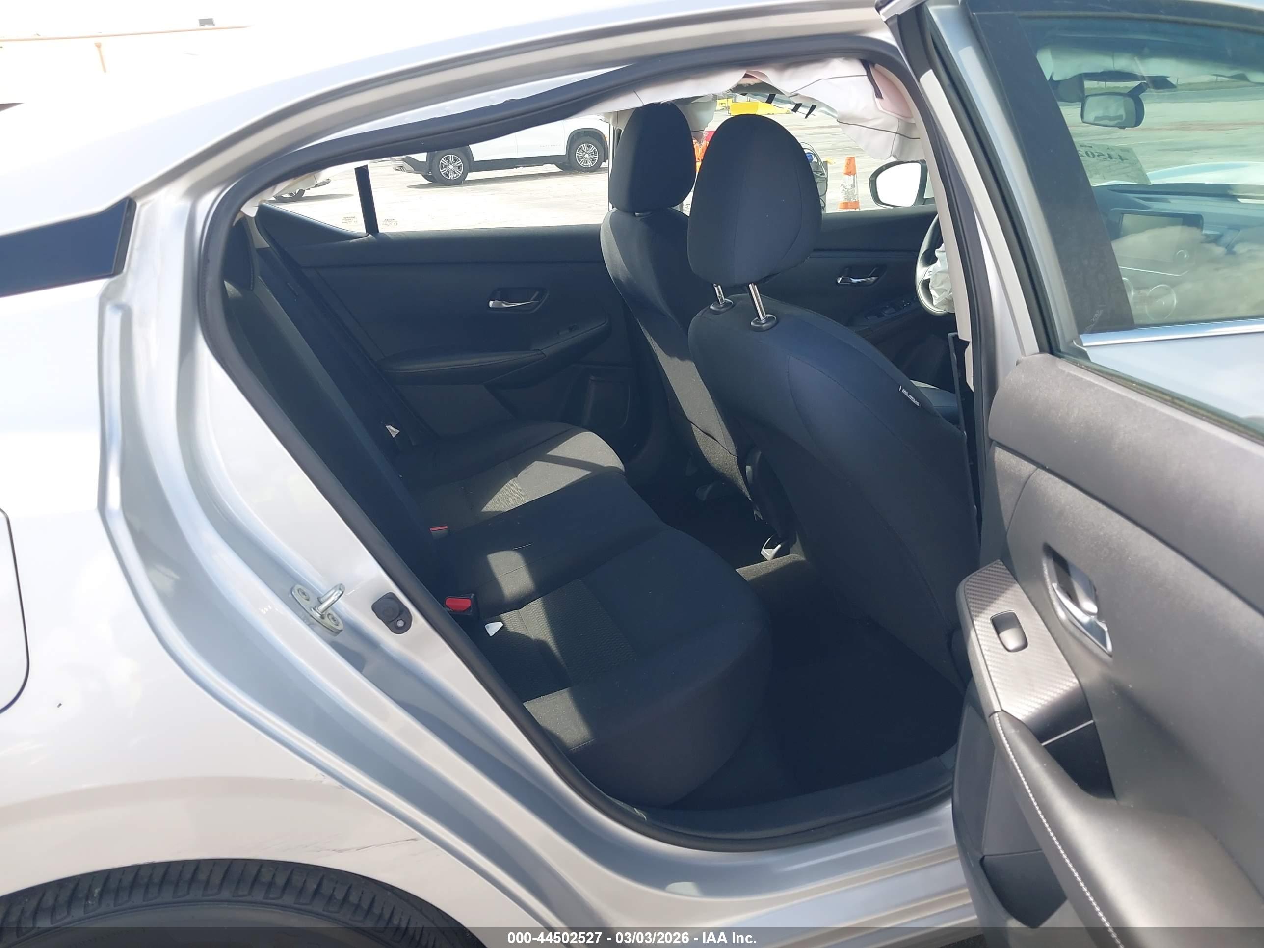 NISSAN SENTRA image 8
