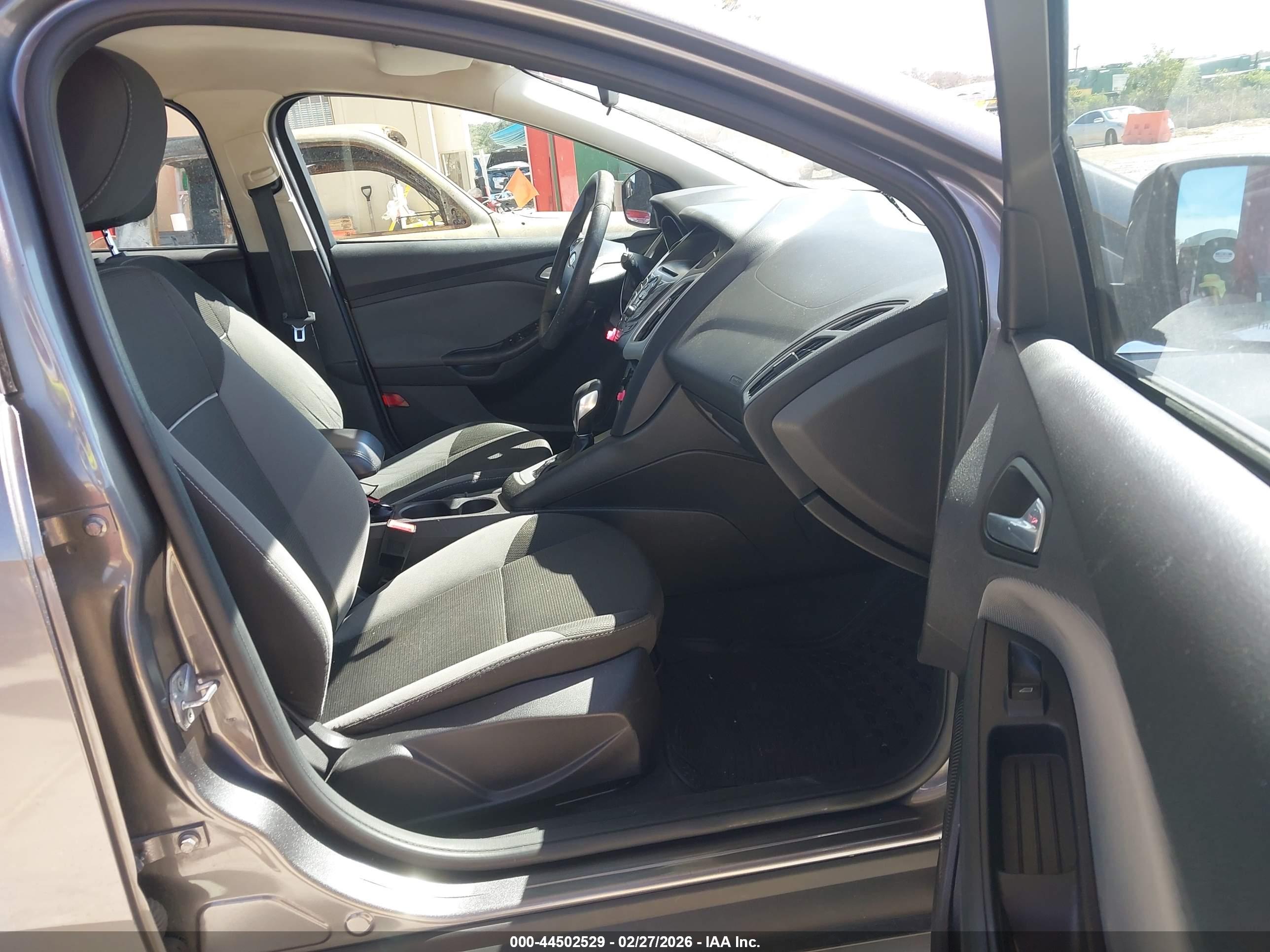 FORD FOCUS image 5