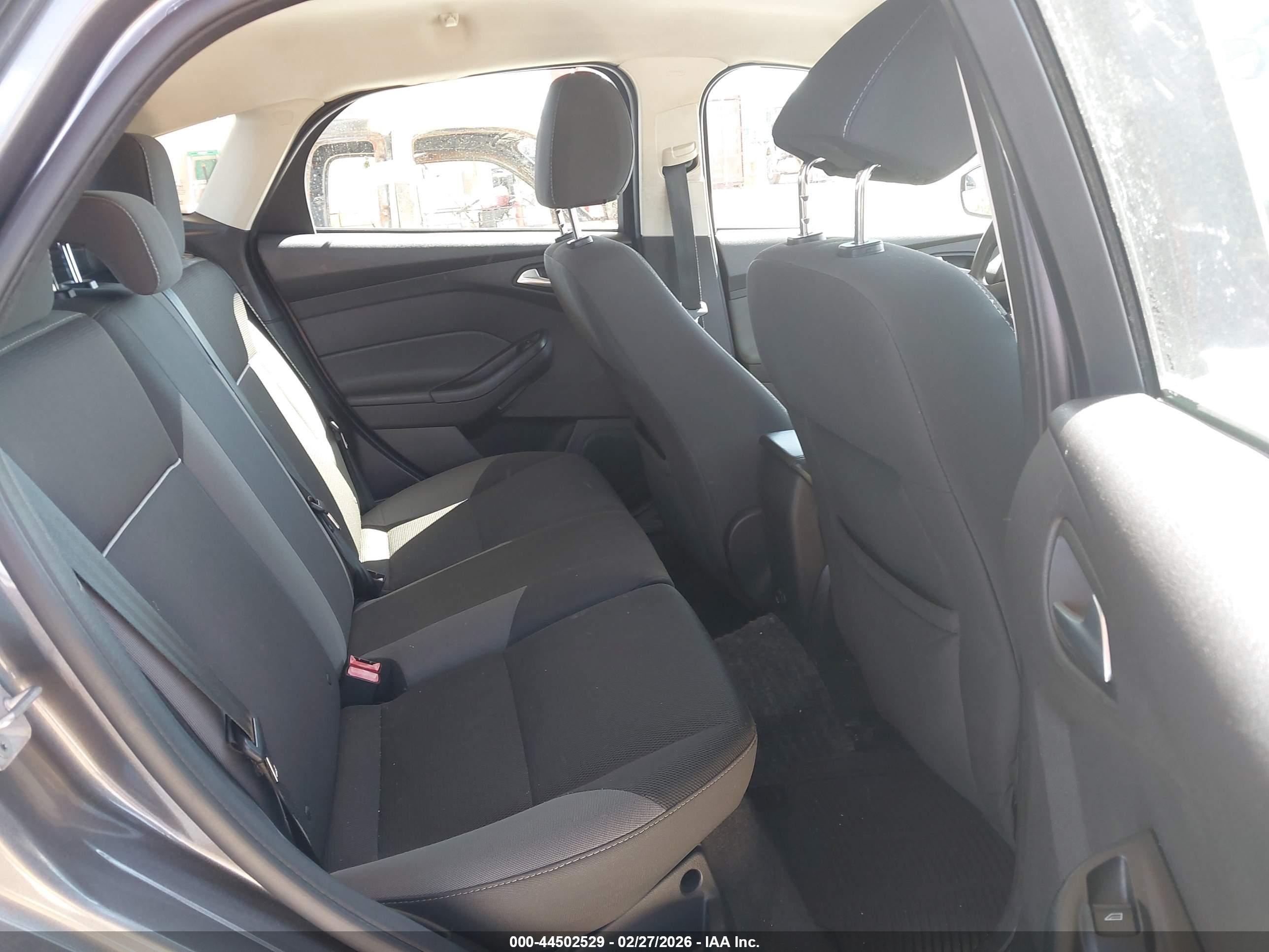 FORD FOCUS image 8