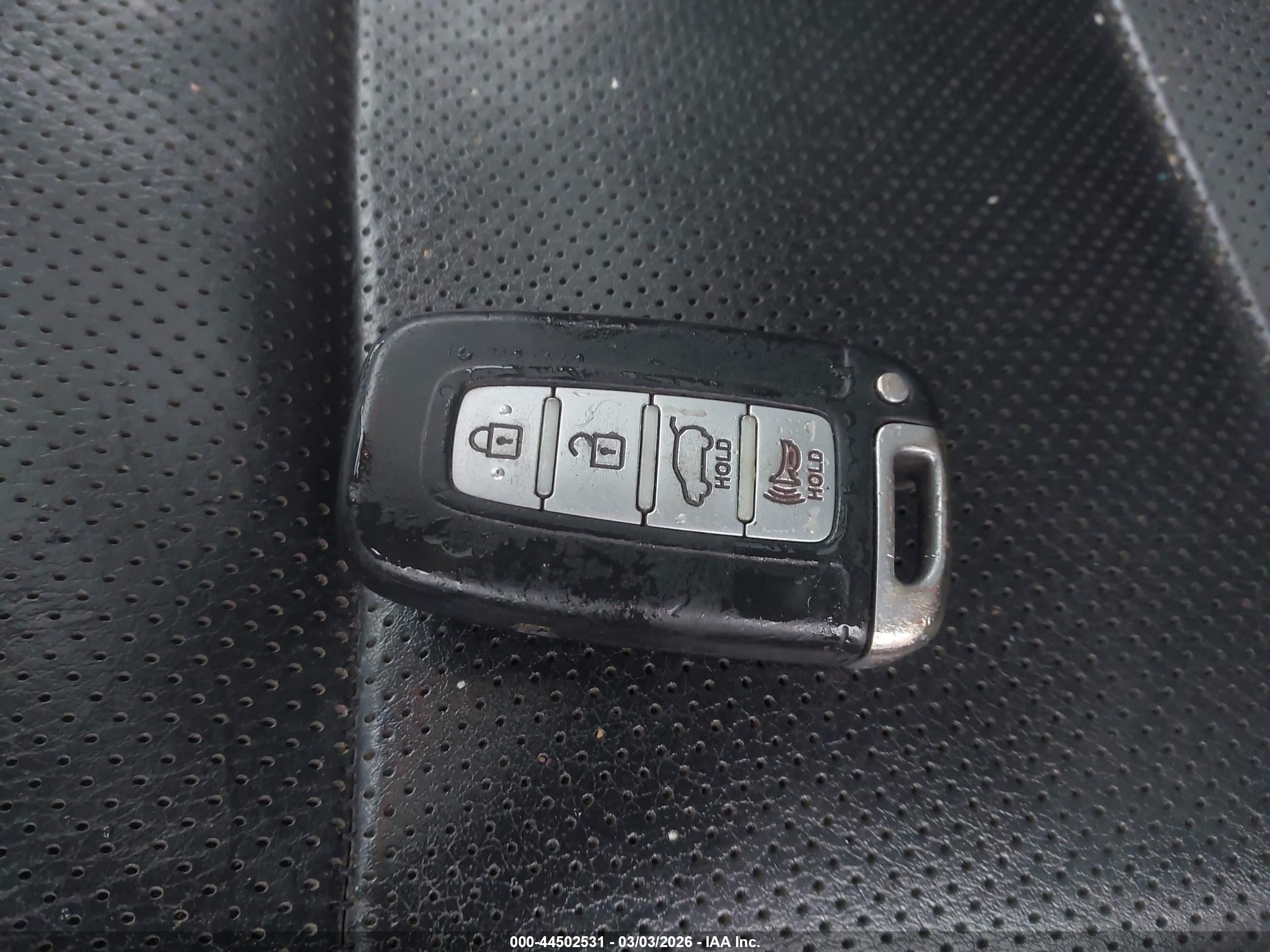 HYUNDAI VELOSTER image 11