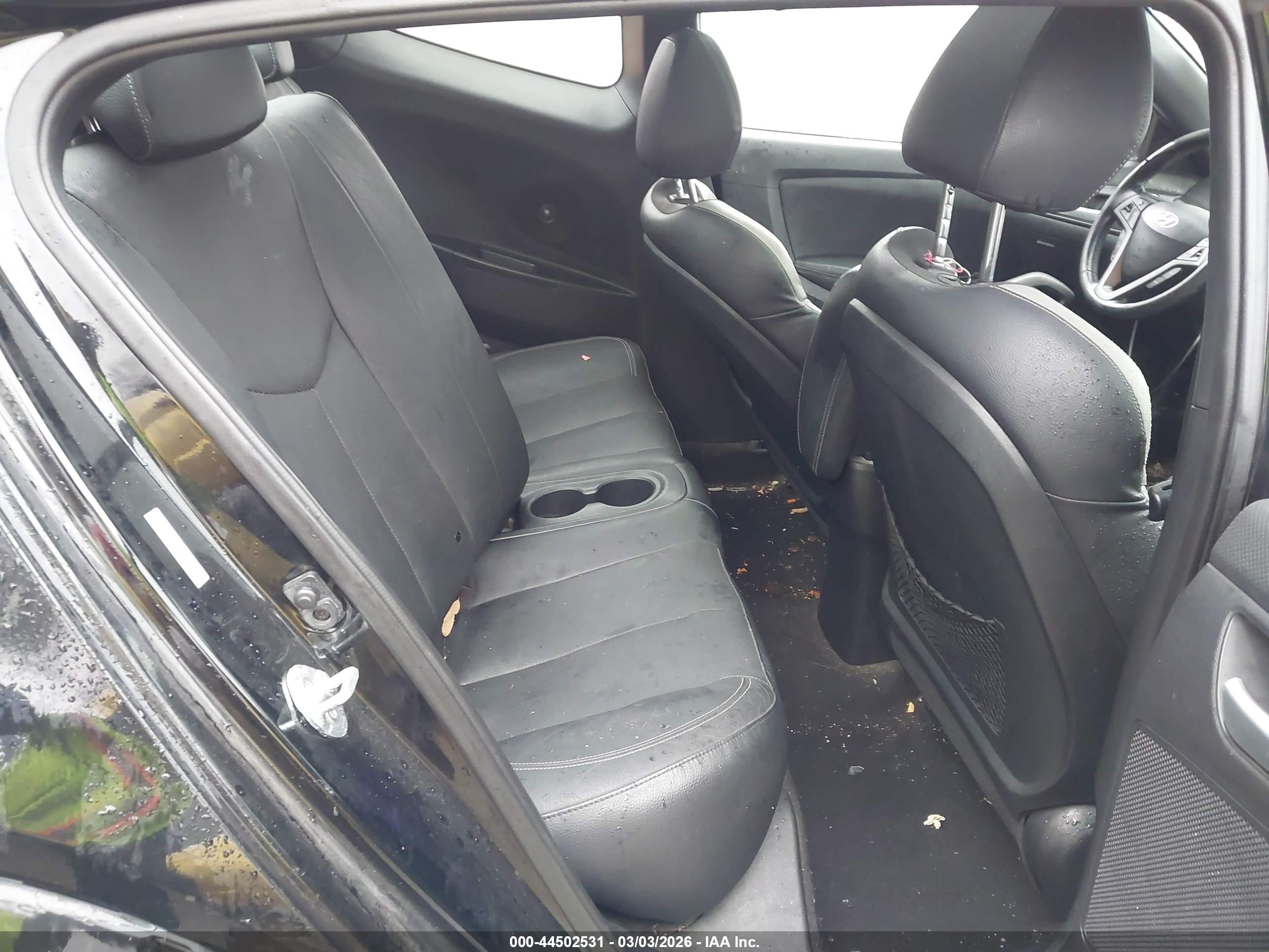 HYUNDAI VELOSTER image 8