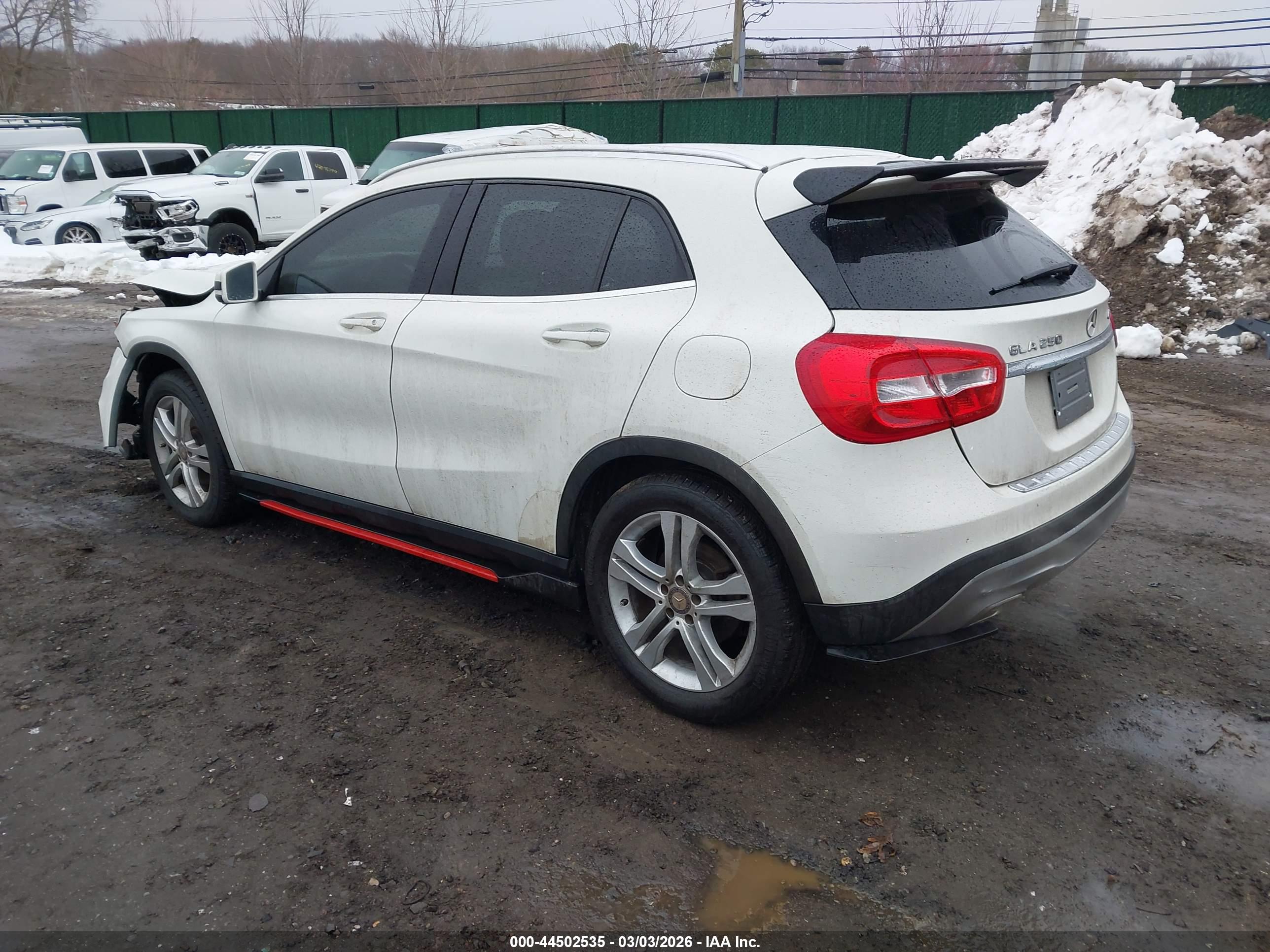 MERCEDES-BENZ GLA image 3
