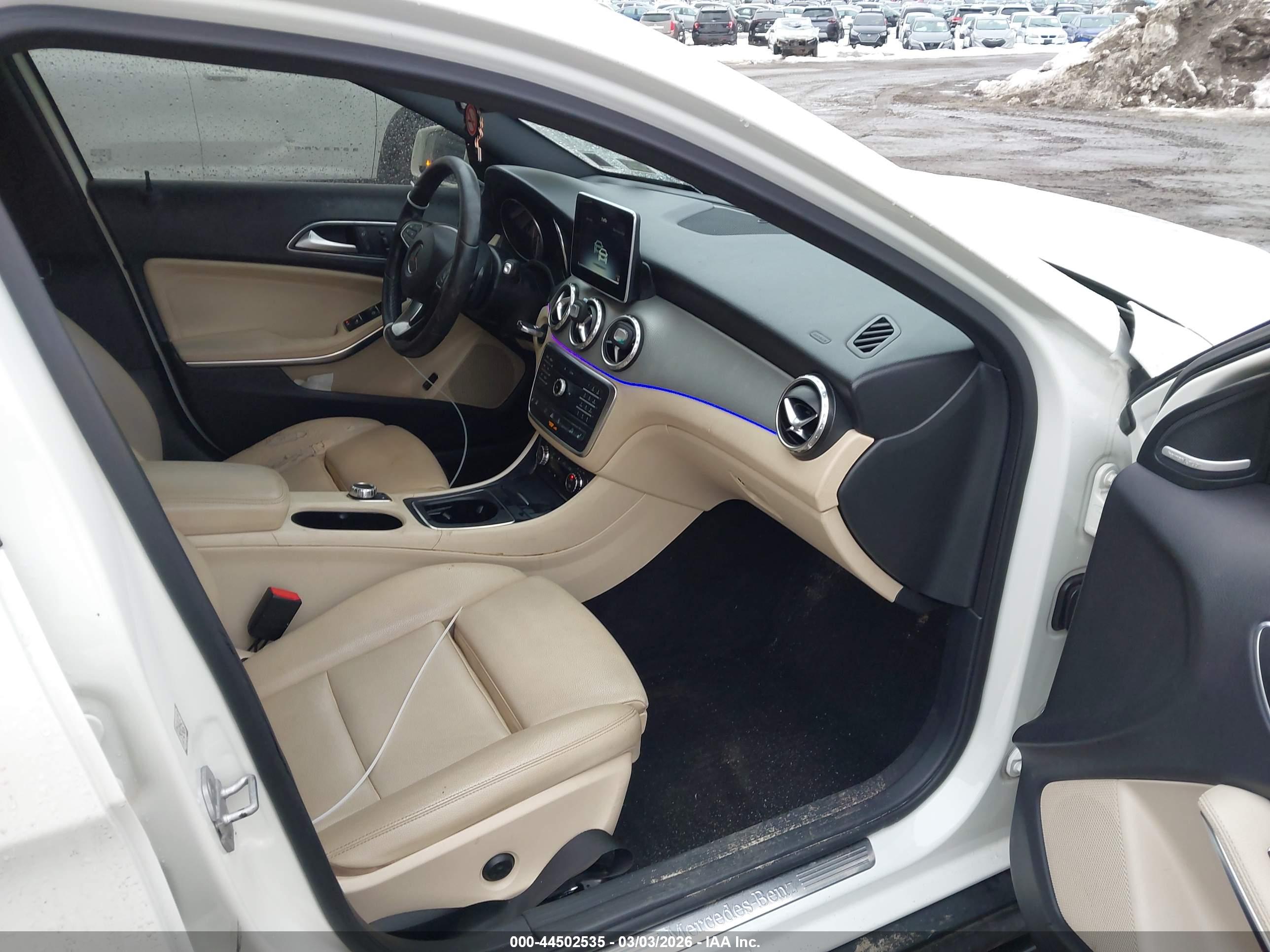 MERCEDES-BENZ GLA image 5