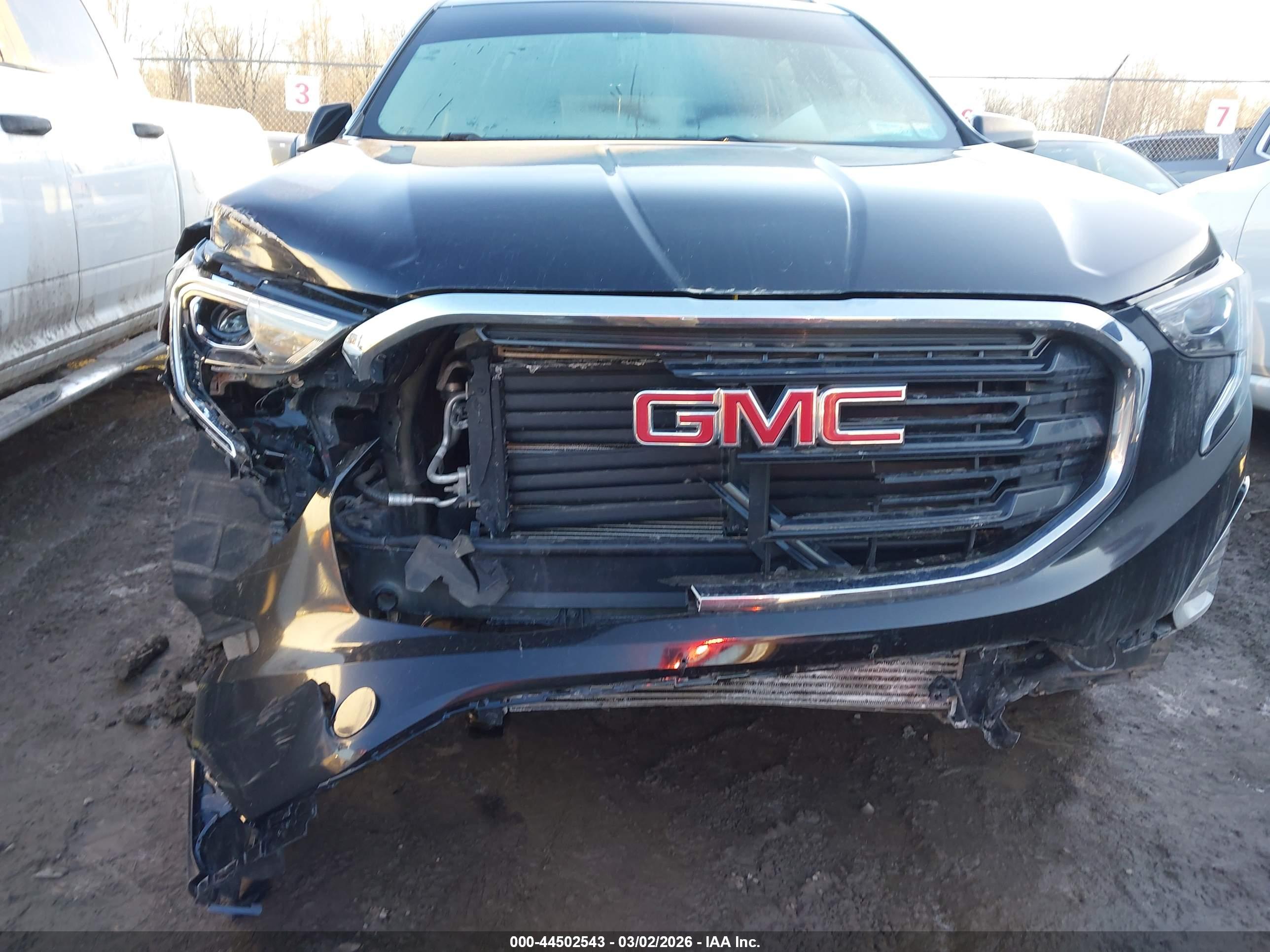 GMC TERRAIN image 6
