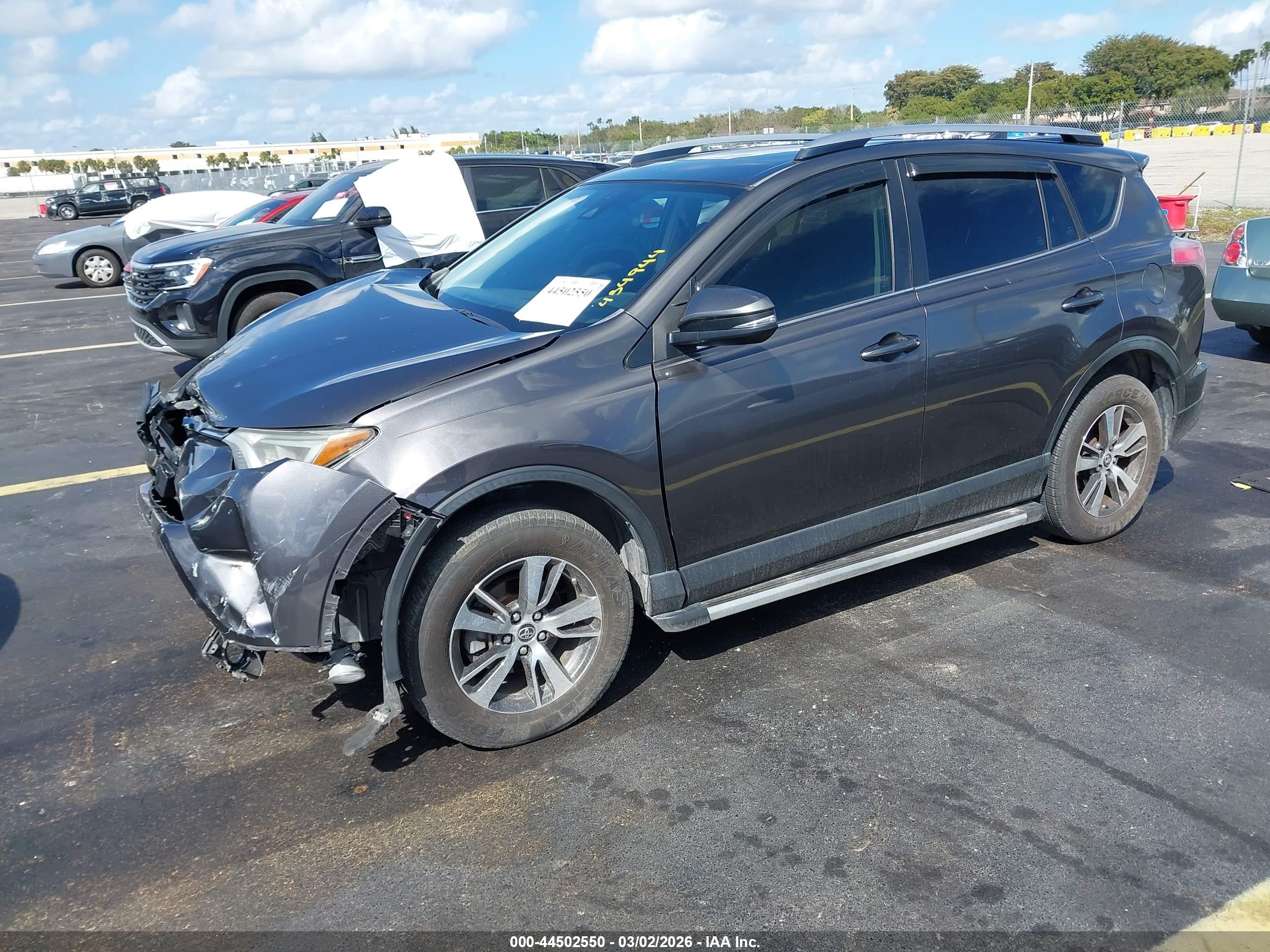 TOYOTA RAV4 image 2
