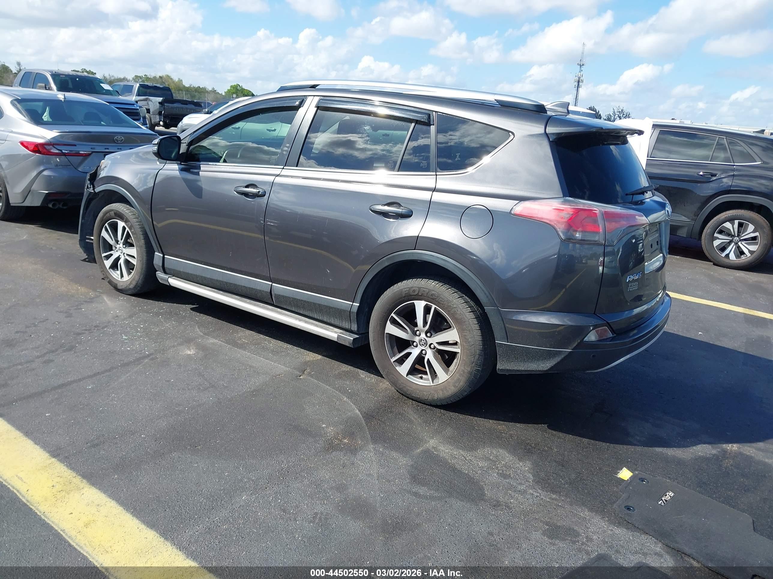TOYOTA RAV4 image 3