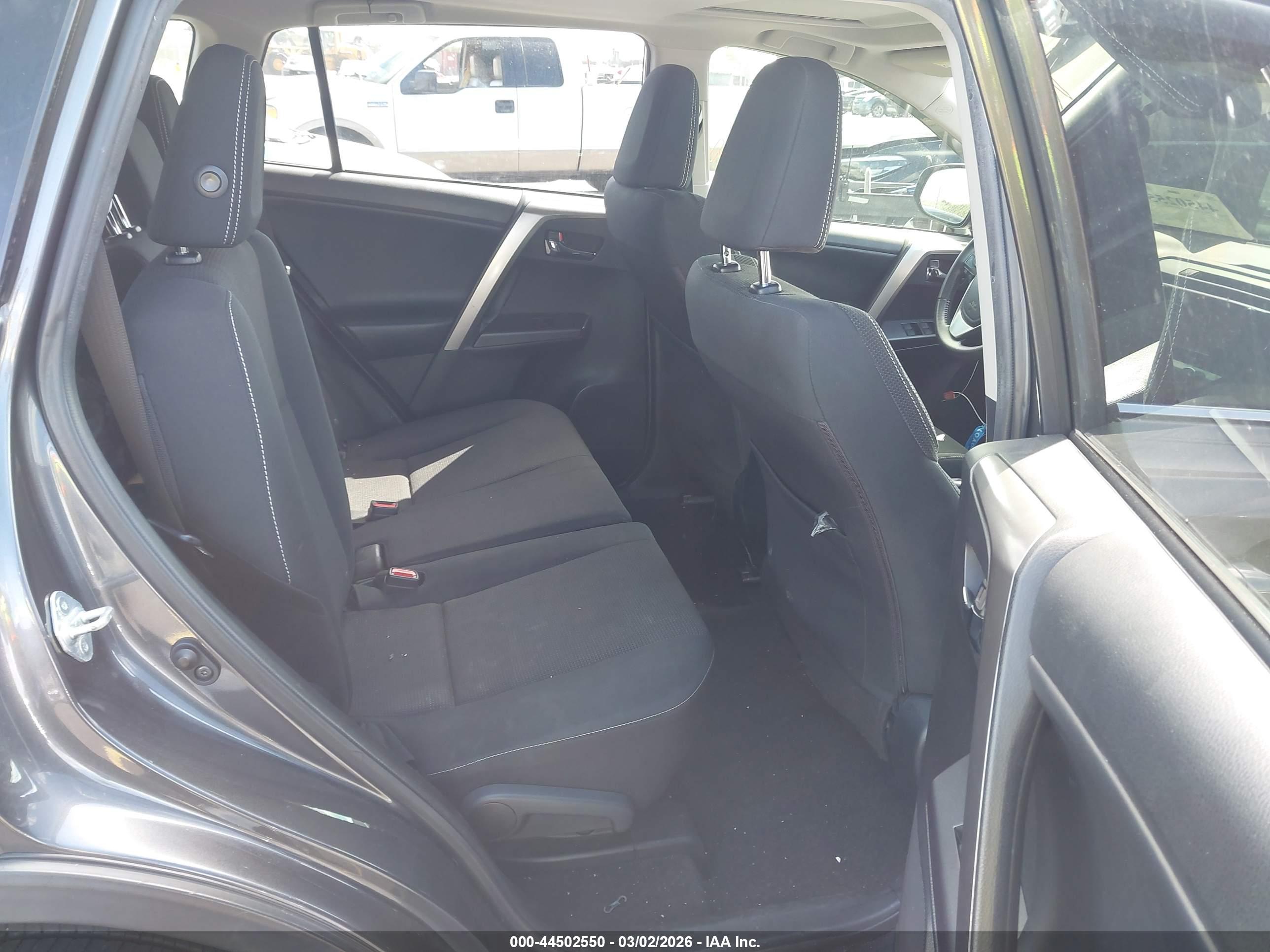 TOYOTA RAV4 image 8