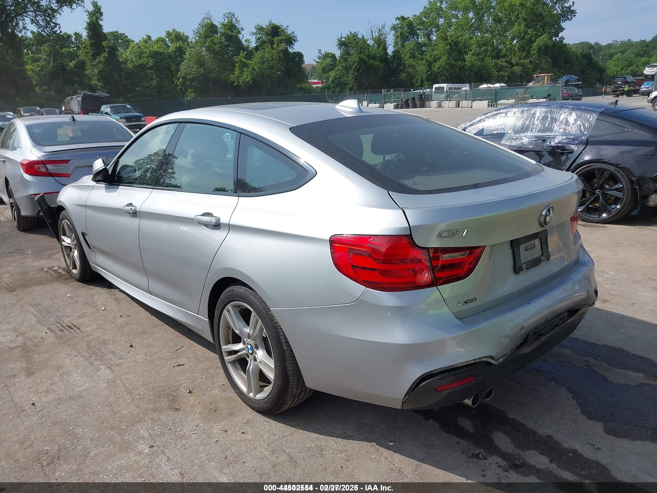 BMW 328I image 3