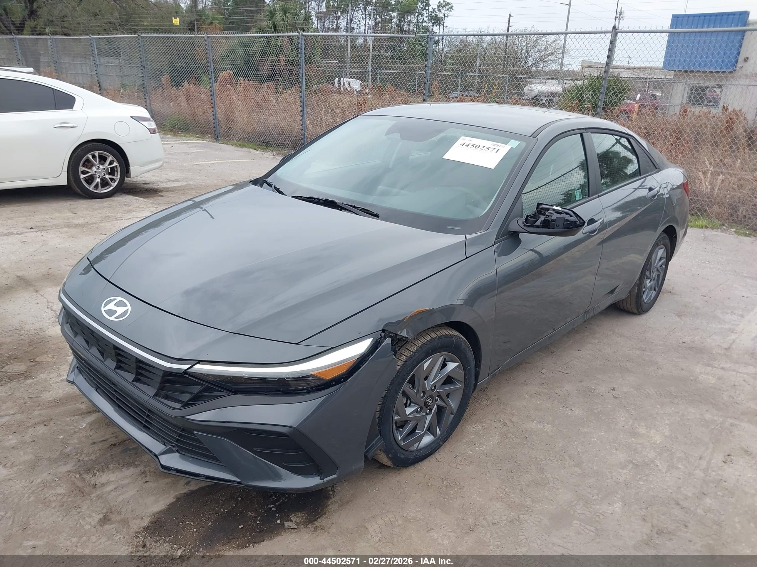 HYUNDAI ELANTRA image 2