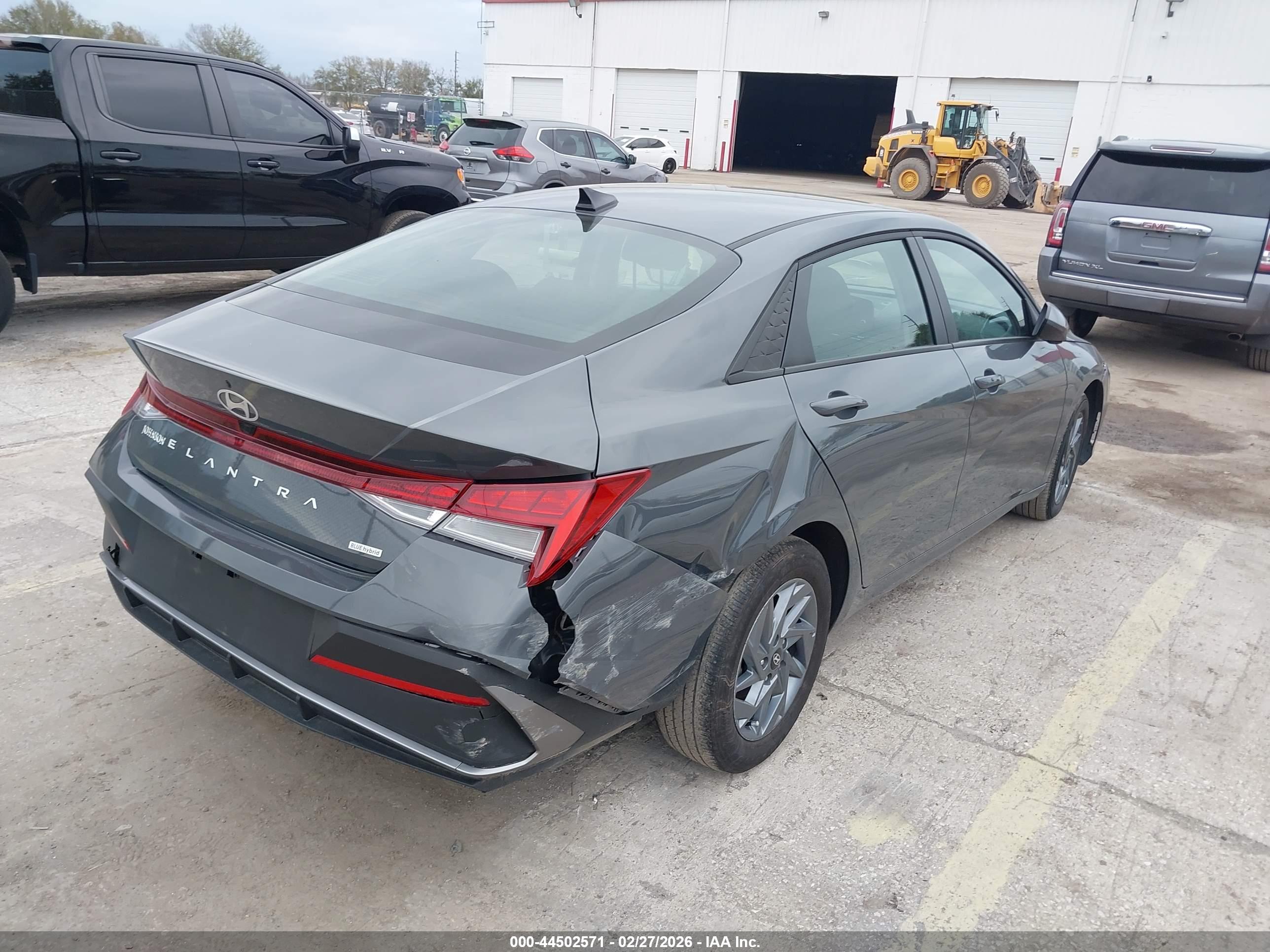 HYUNDAI ELANTRA image 4