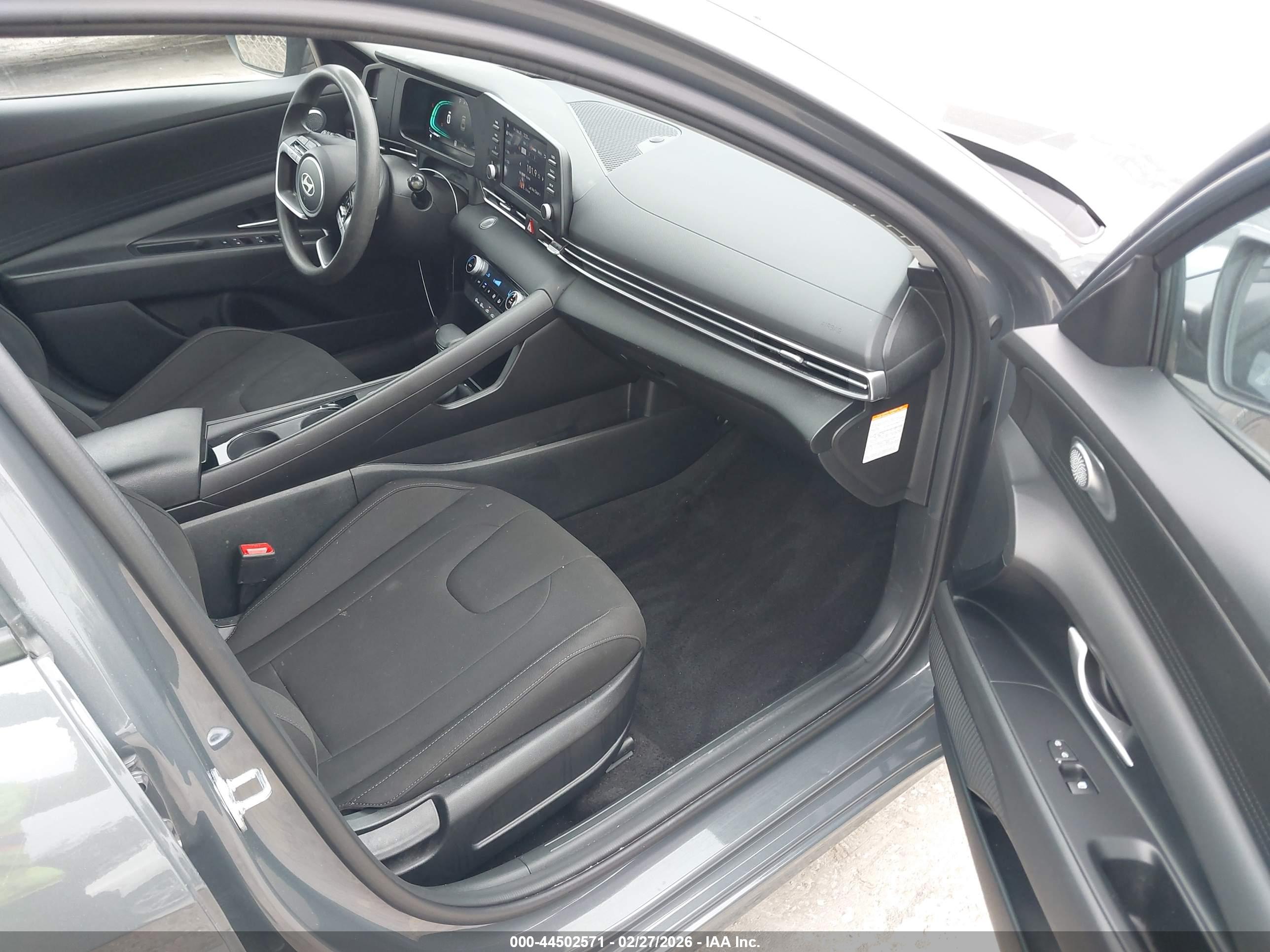 HYUNDAI ELANTRA image 5
