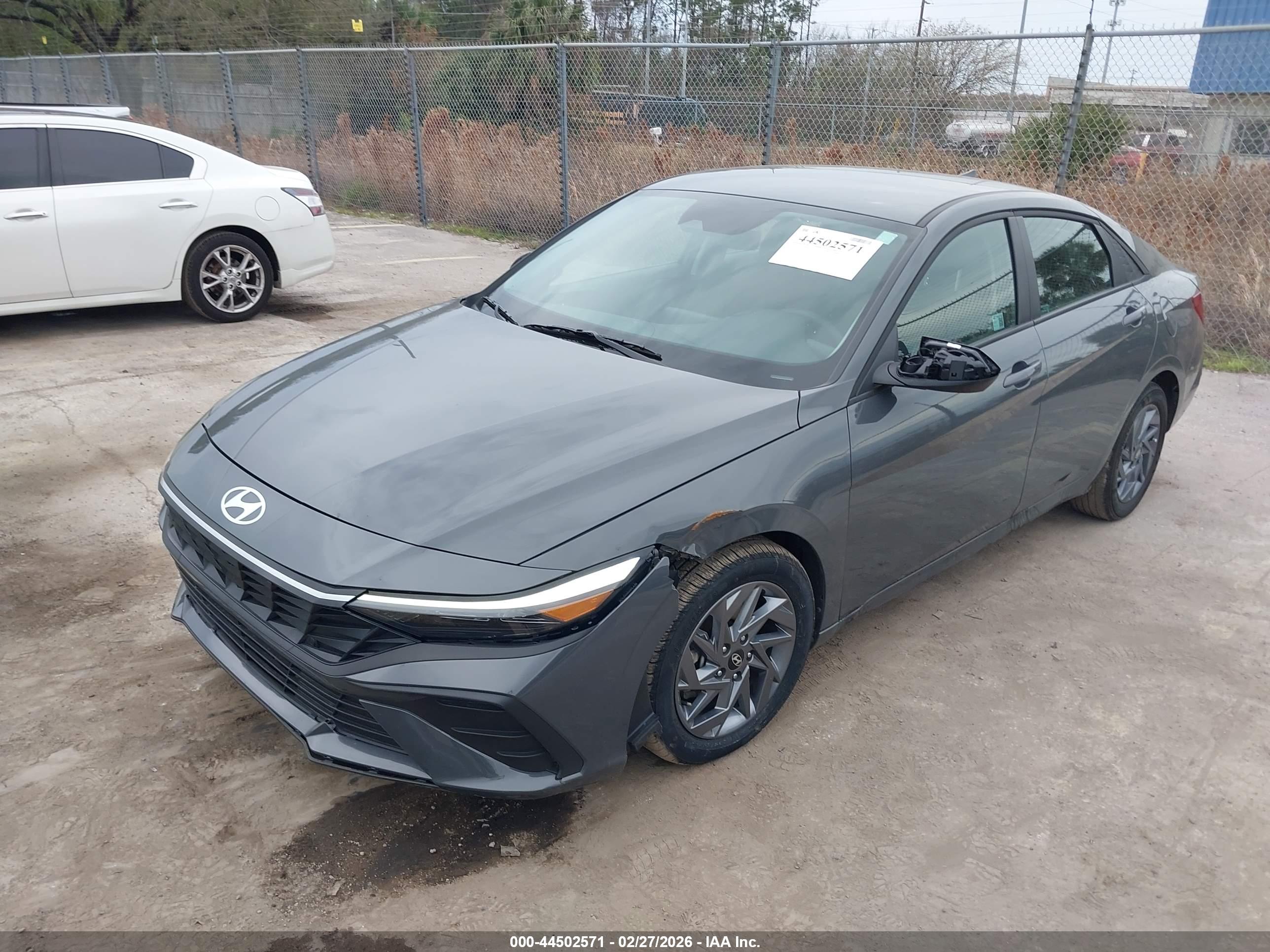 HYUNDAI ELANTRA image 6