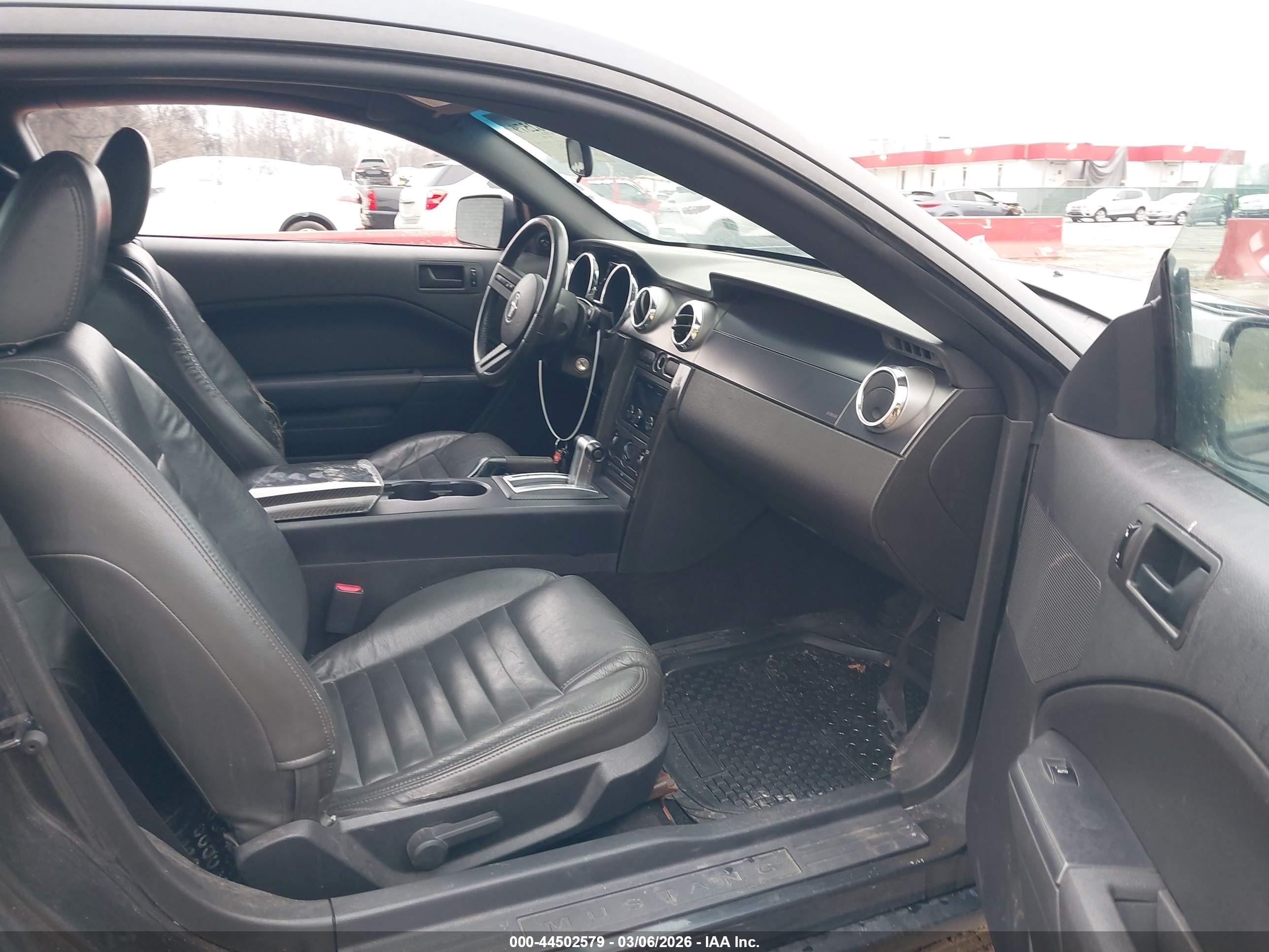 FORD MUSTANG image 5