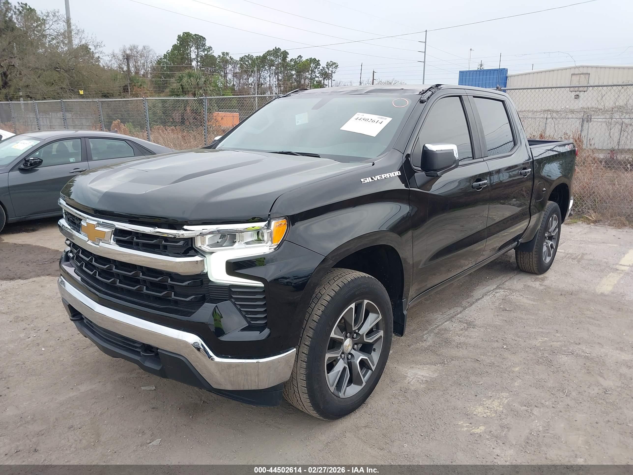 CHEVROLET SILVERADO image 2