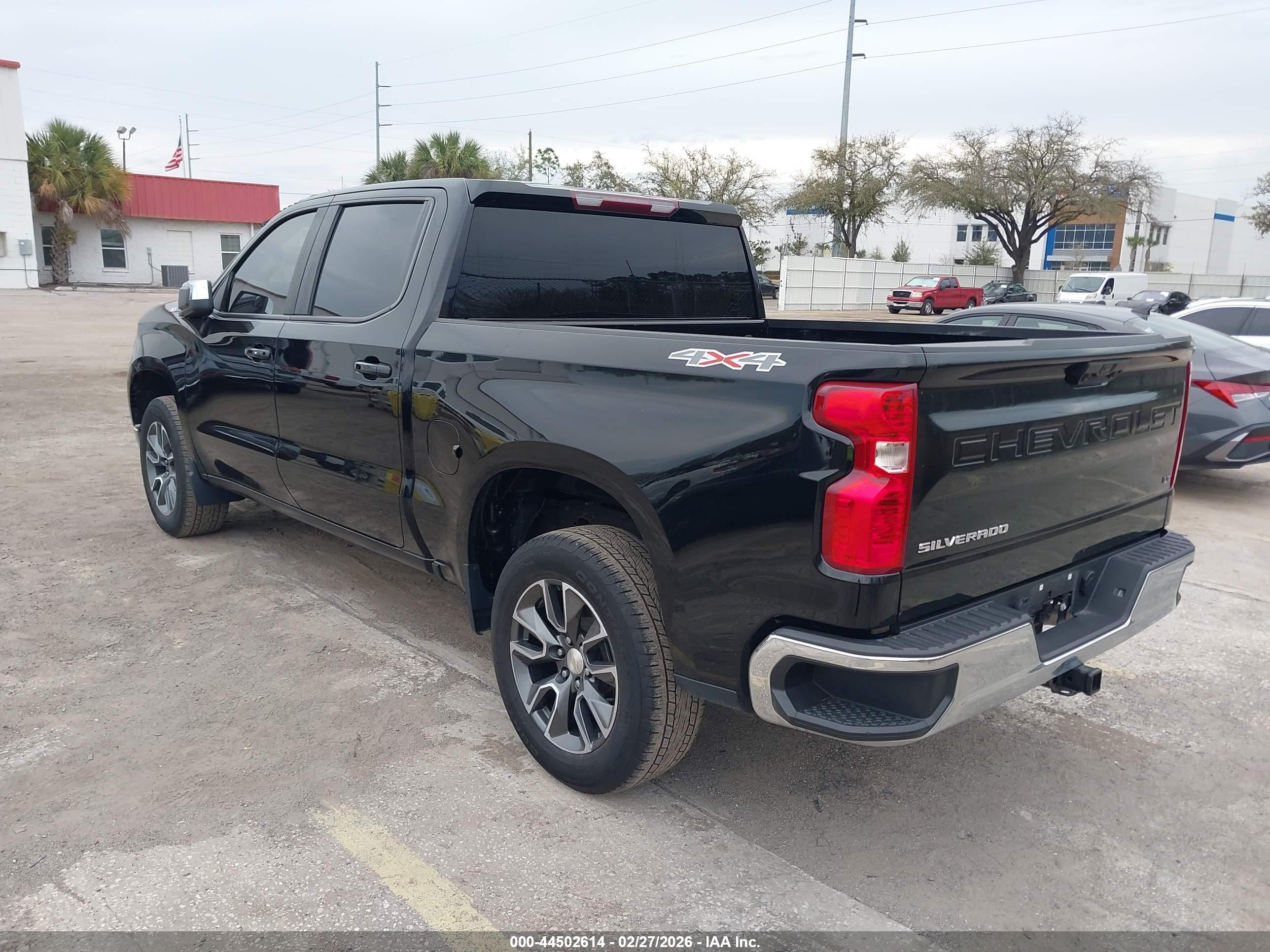 CHEVROLET SILVERADO image 3