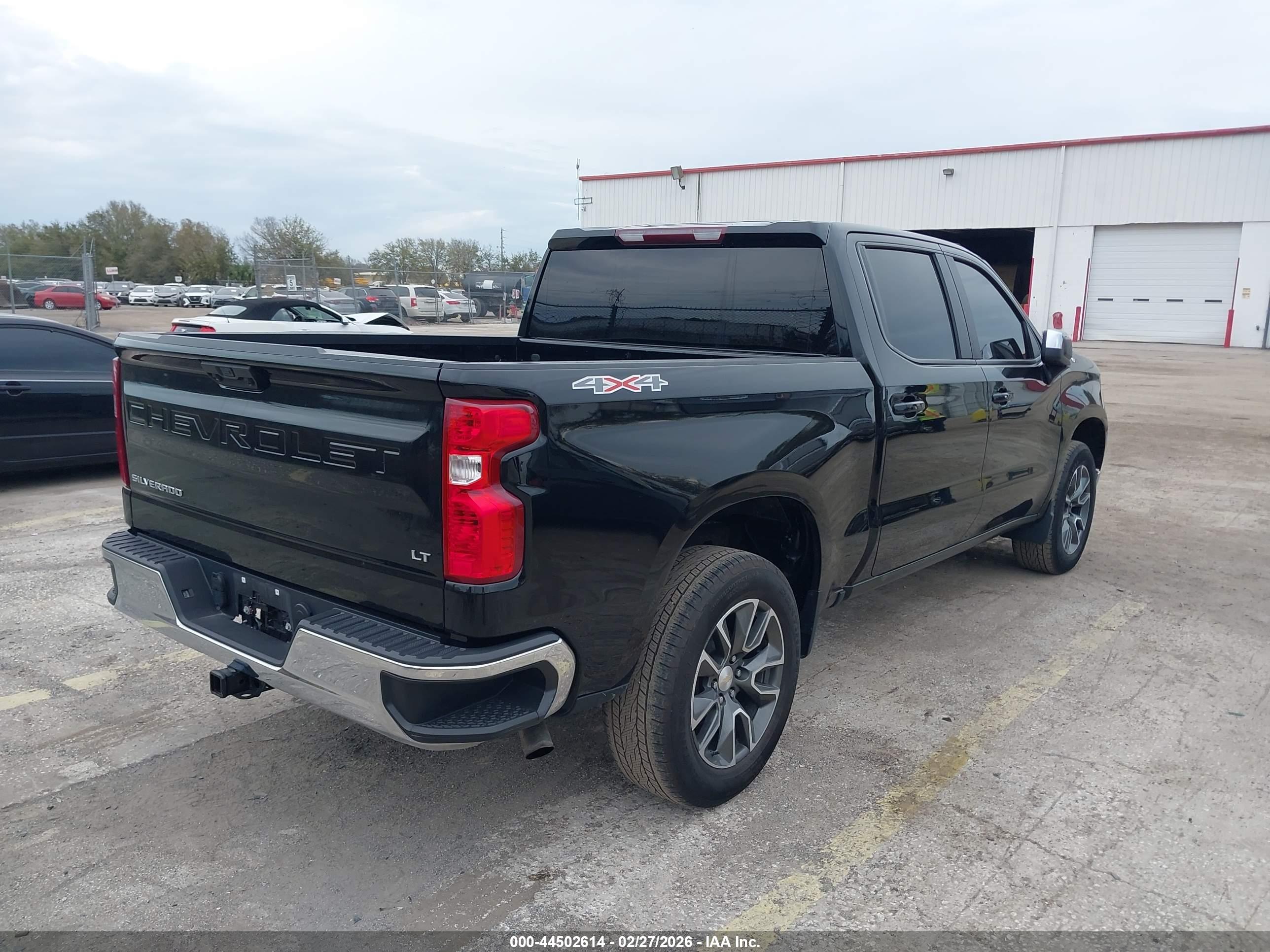 CHEVROLET SILVERADO image 4