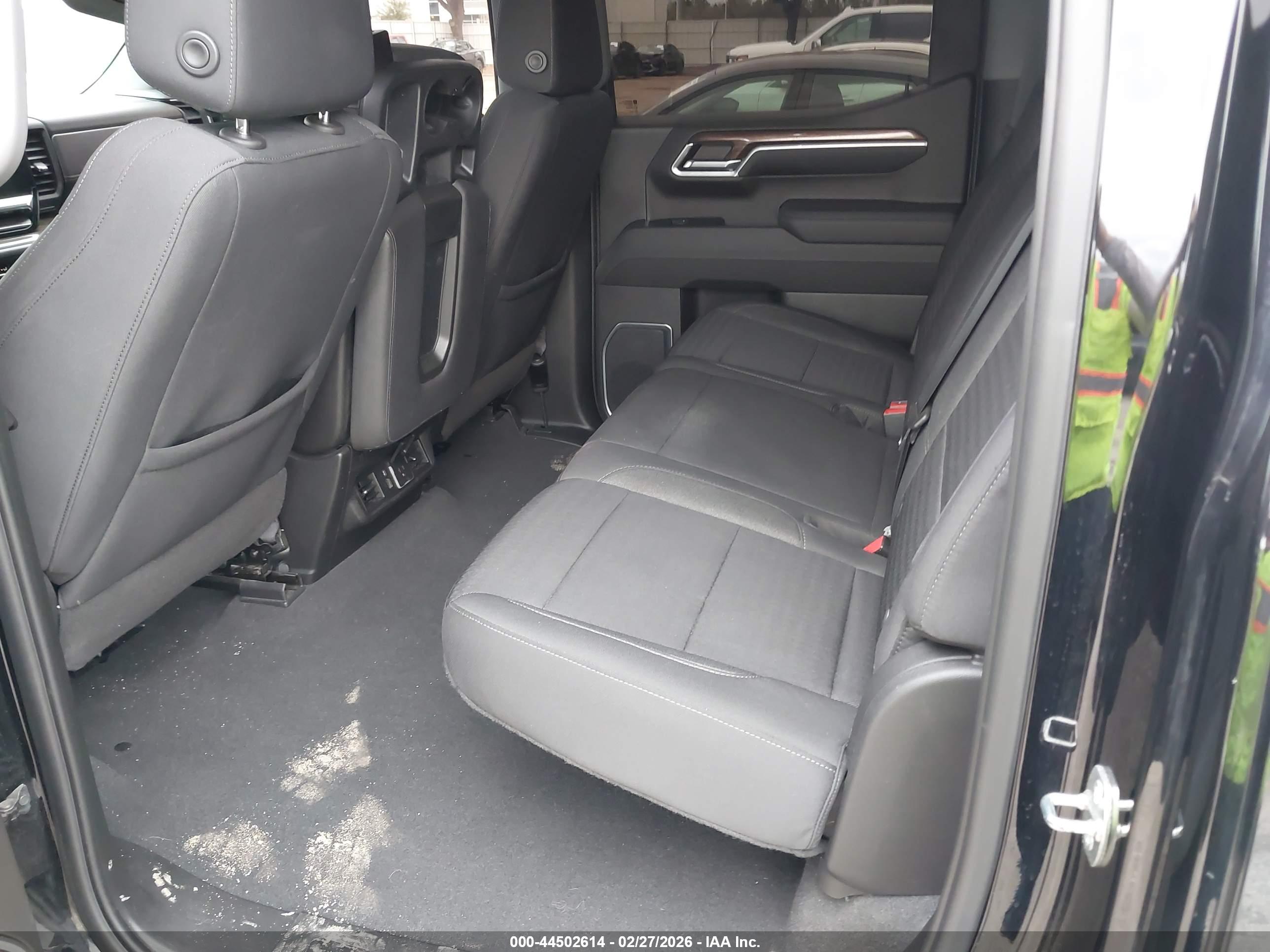 CHEVROLET SILVERADO image 8