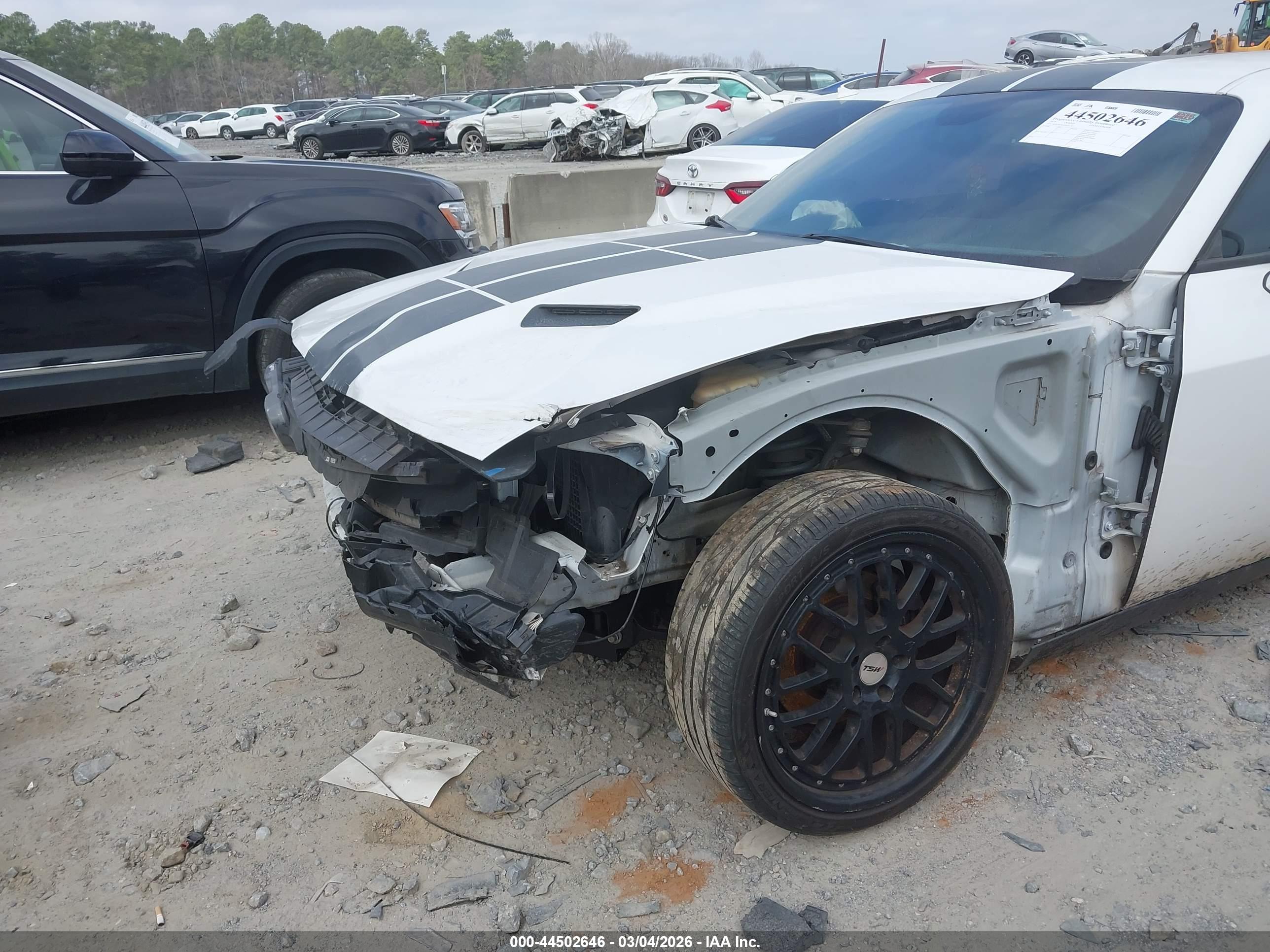 DODGE CHALLENGER image 6