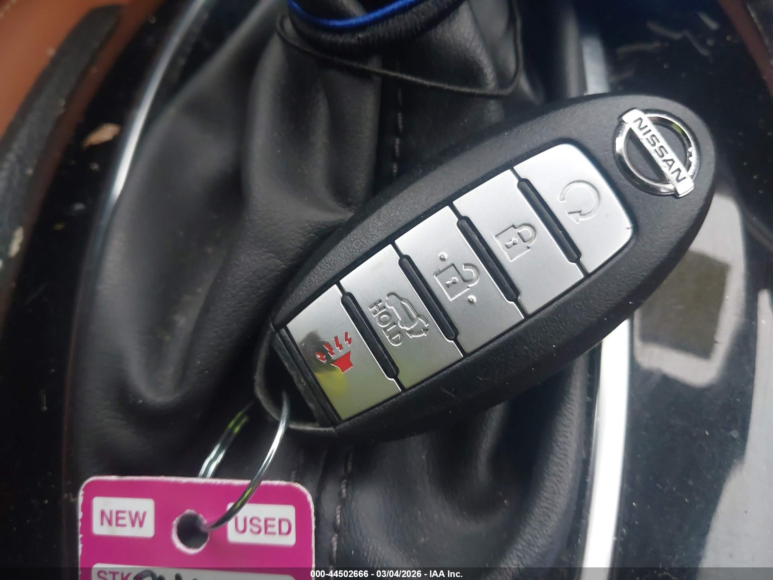 NISSAN ROGUE image 11