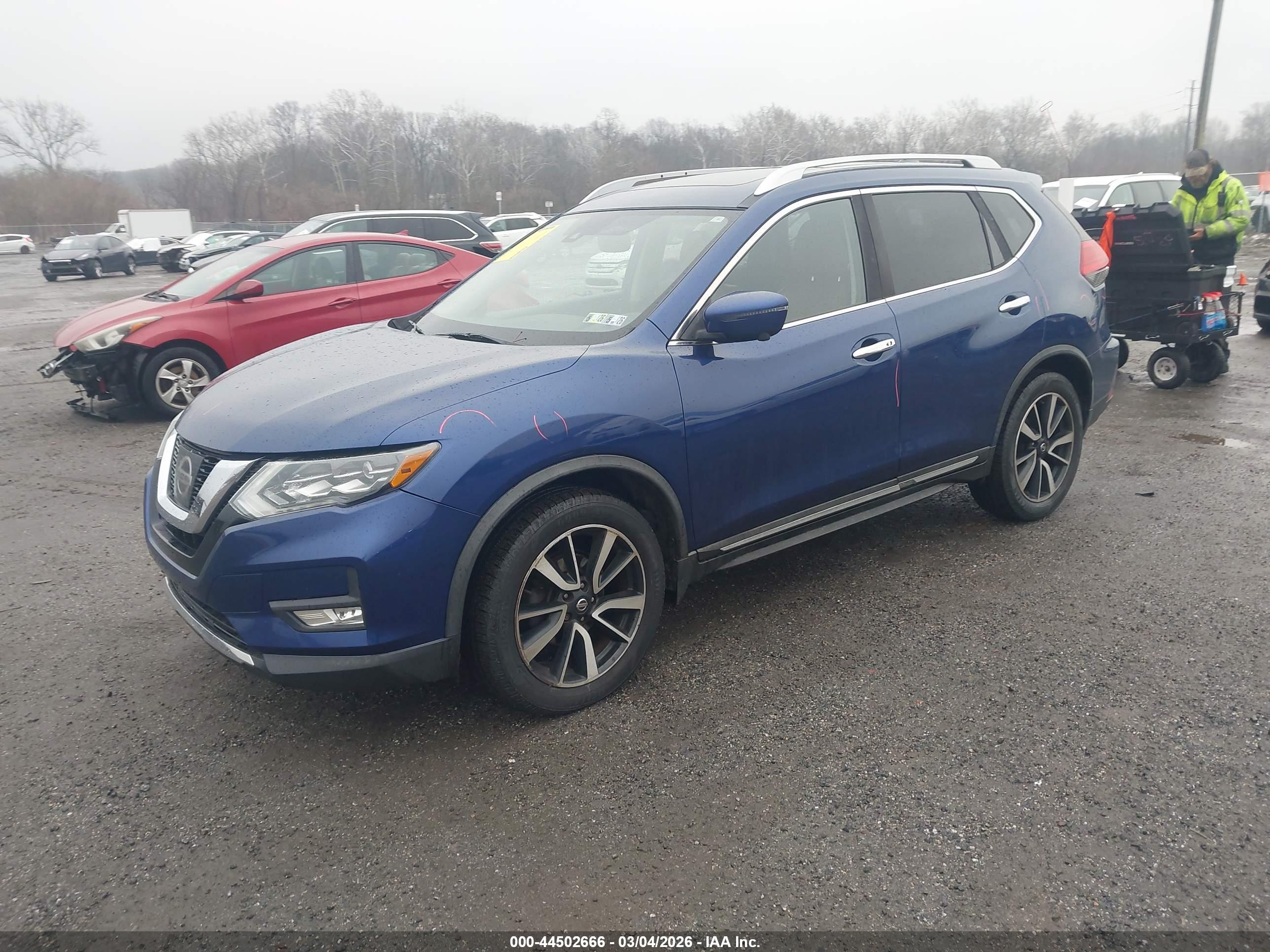NISSAN ROGUE image 2