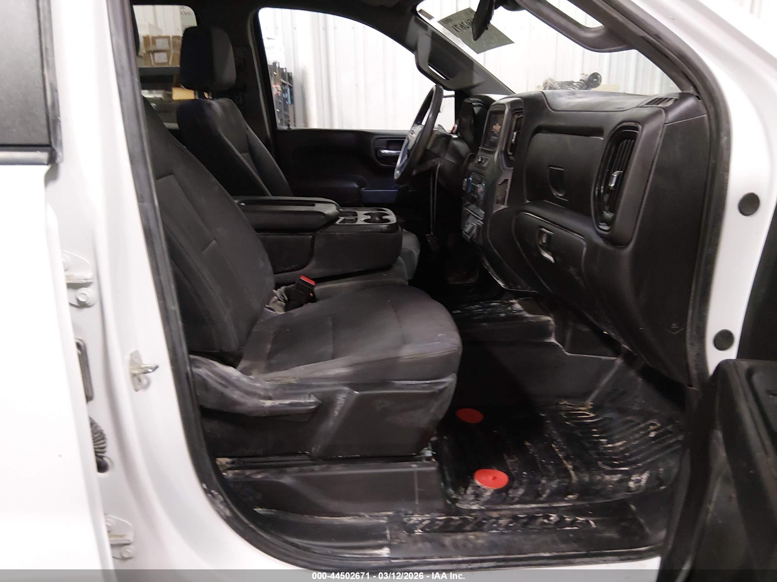 CHEVROLET SILVERADO image 5