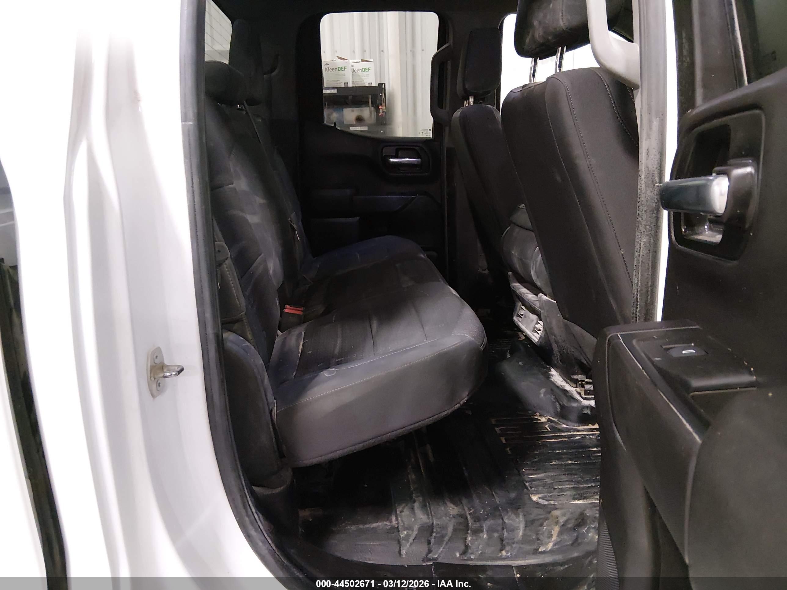 CHEVROLET SILVERADO image 8