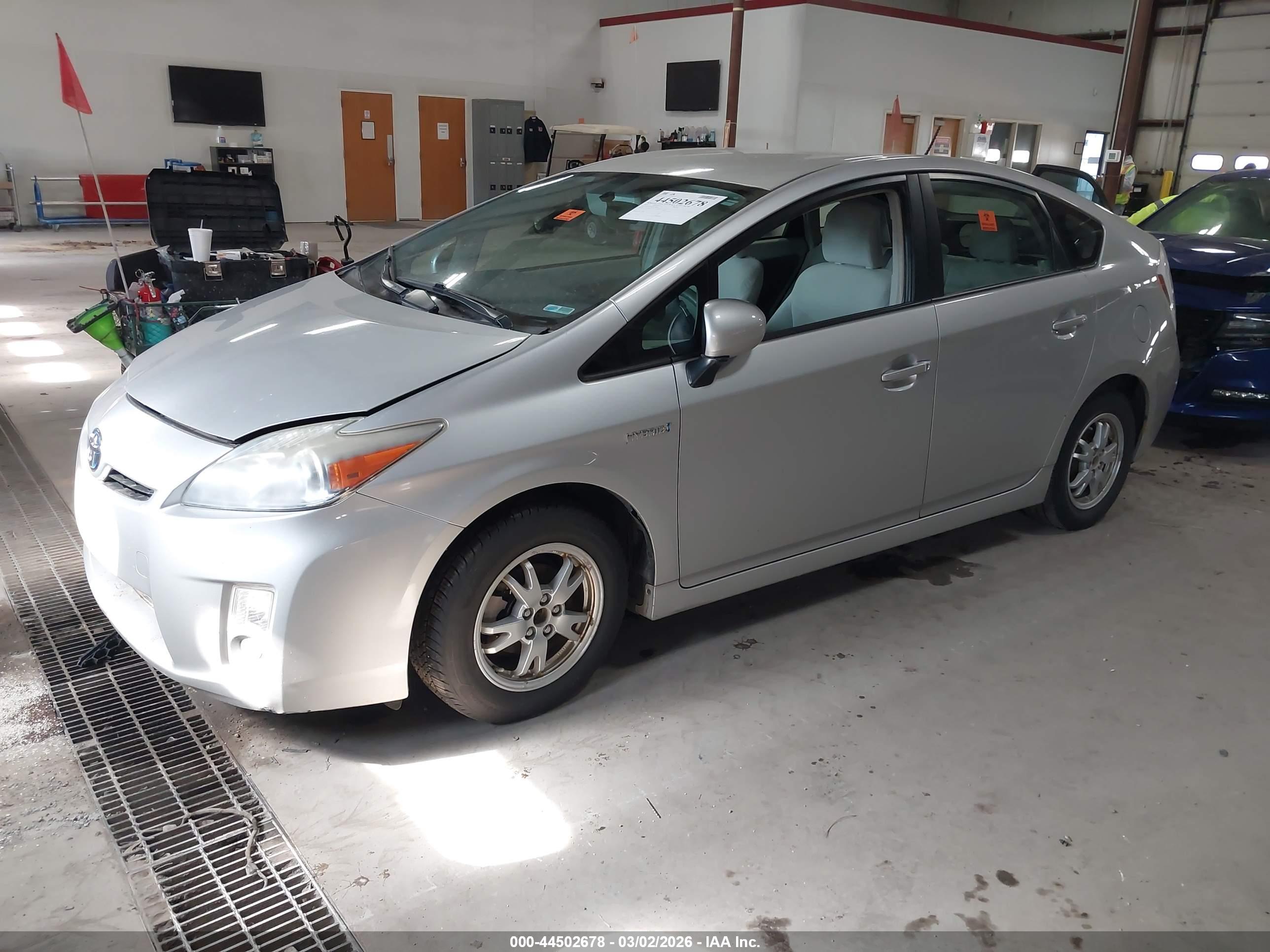 TOYOTA PRIUS image 2
