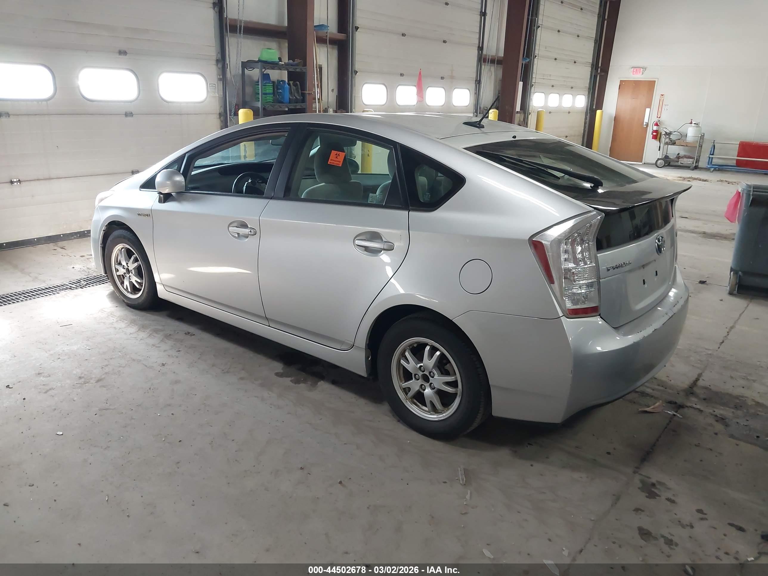 TOYOTA PRIUS image 3