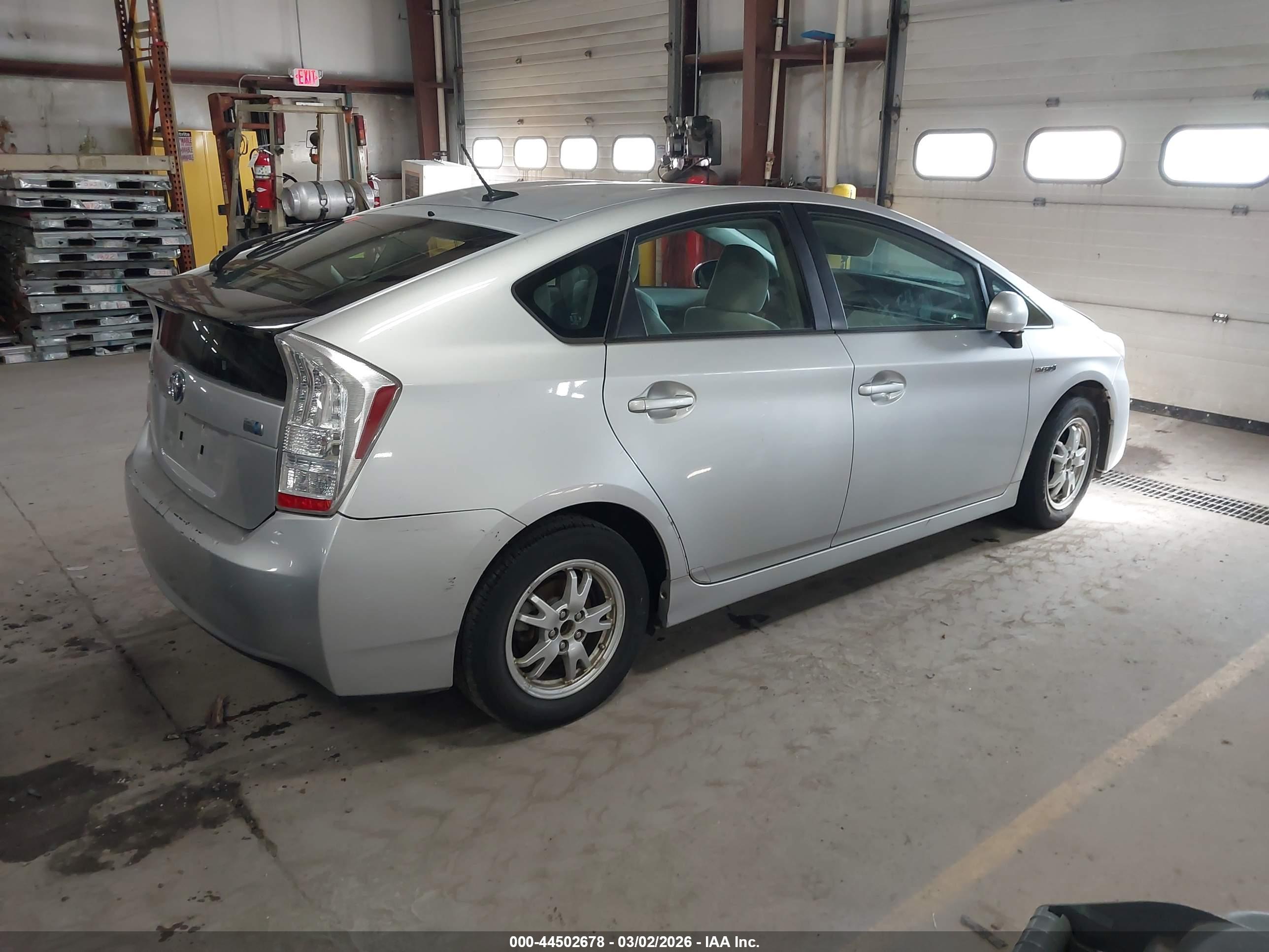 TOYOTA PRIUS image 4