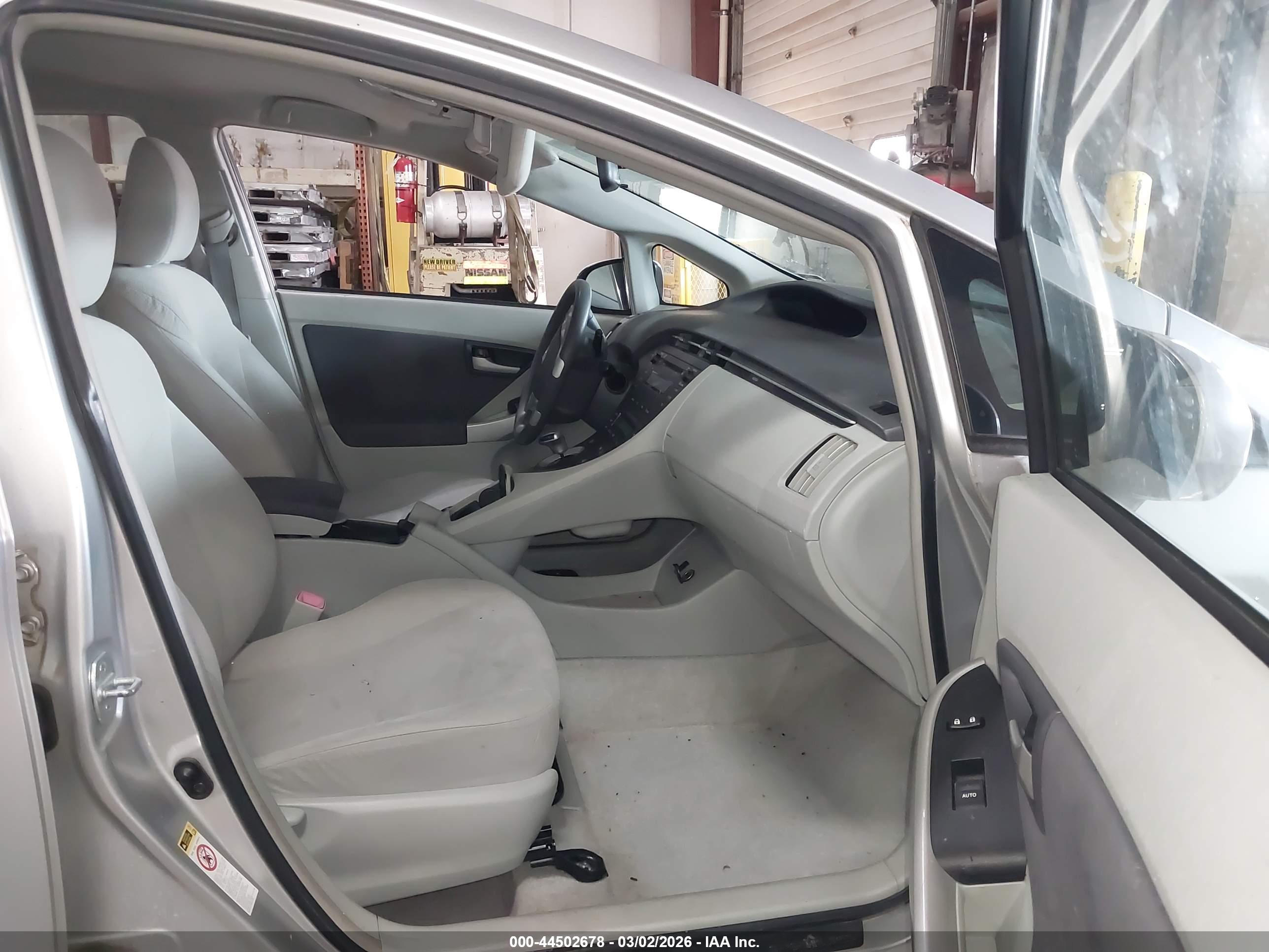 TOYOTA PRIUS image 5