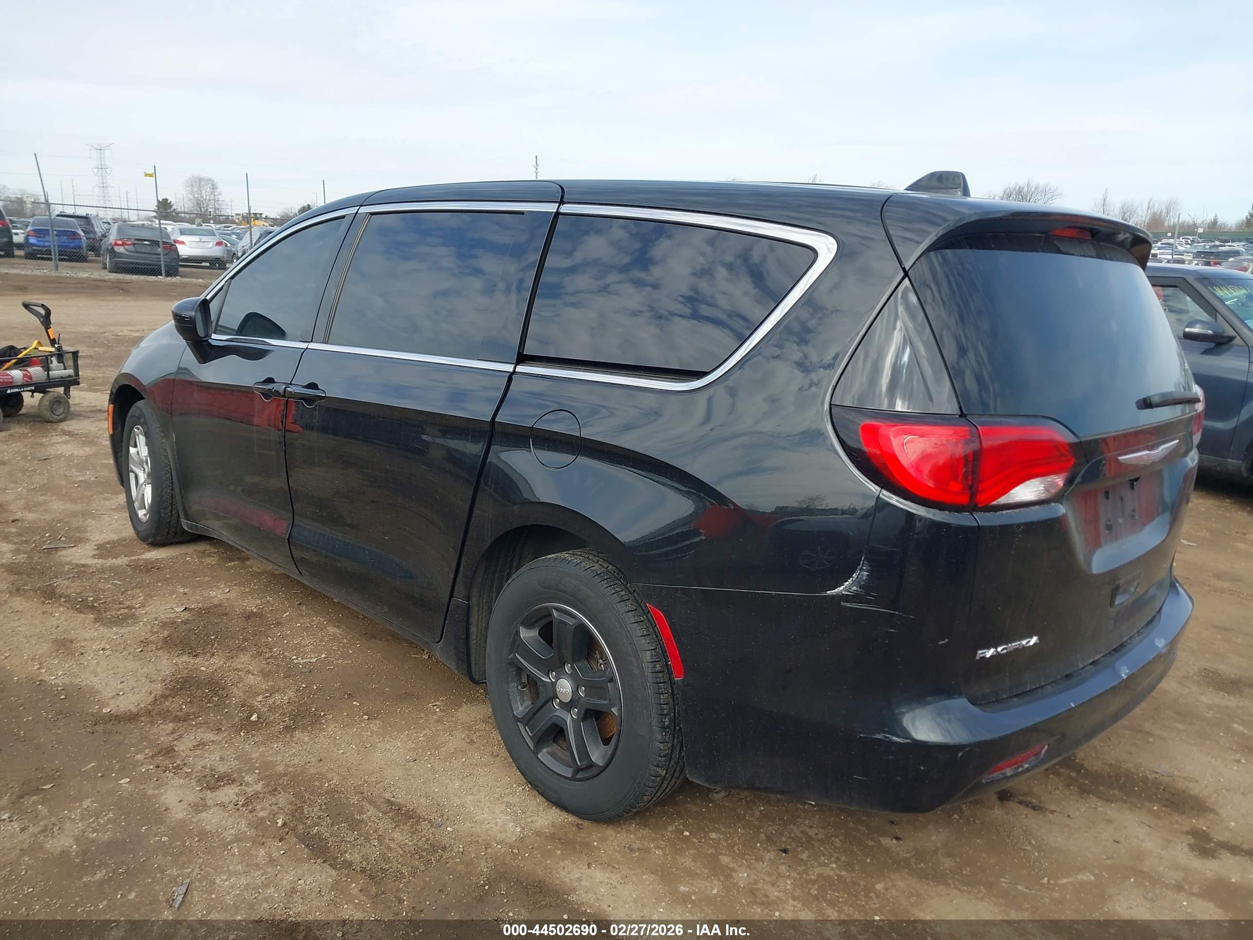 CHRYSLER PACIFICA image 3