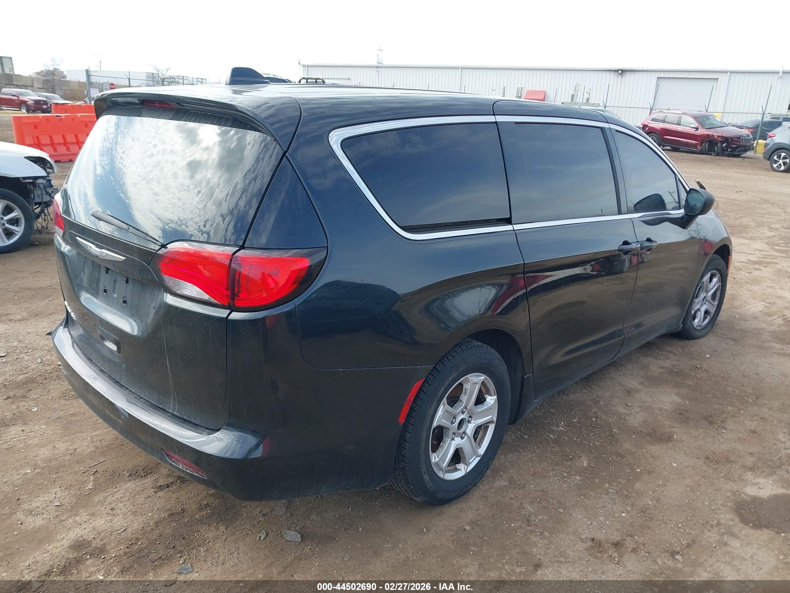 CHRYSLER PACIFICA image 4