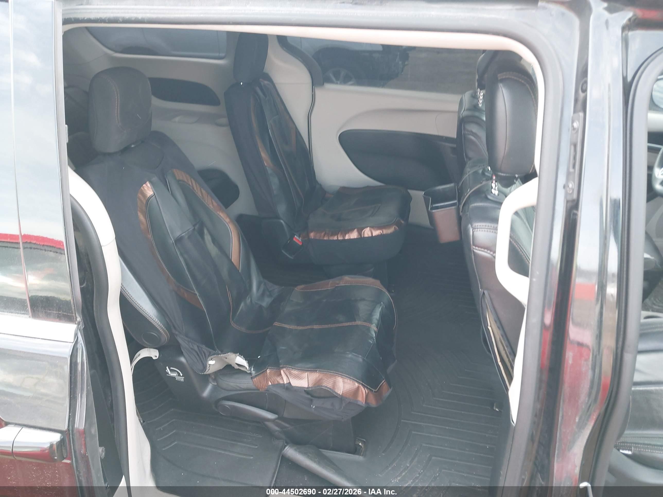 CHRYSLER PACIFICA image 8