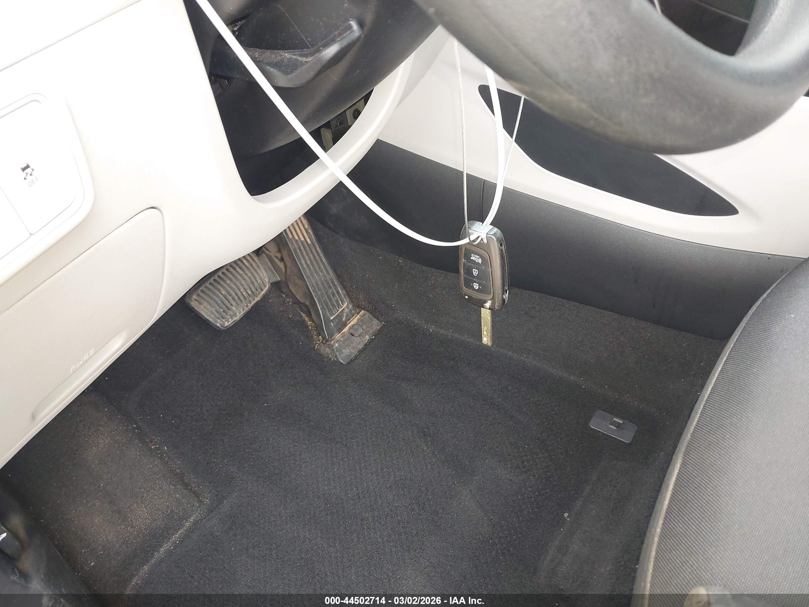 HYUNDAI TUCSON image 11