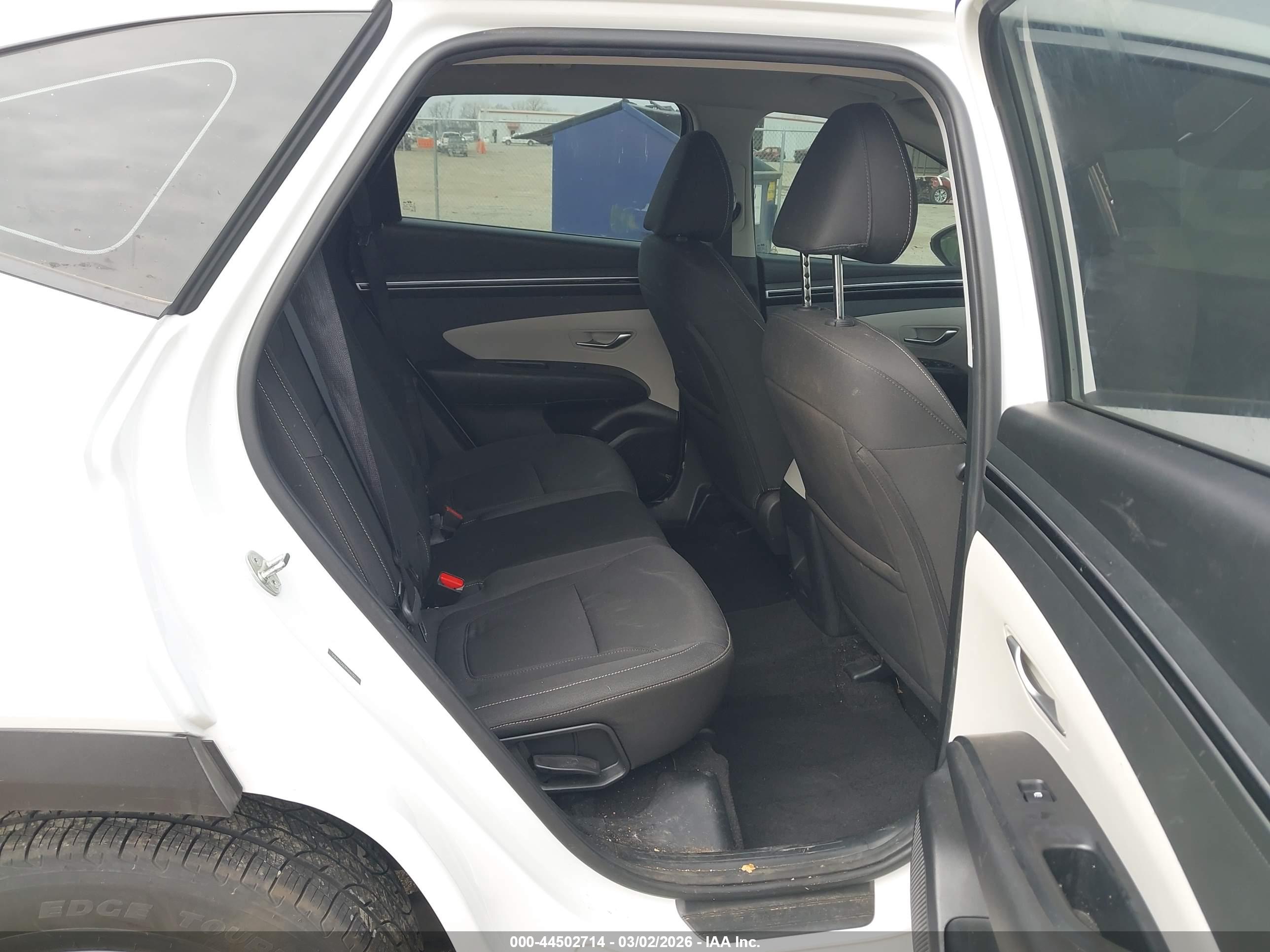 HYUNDAI TUCSON image 8