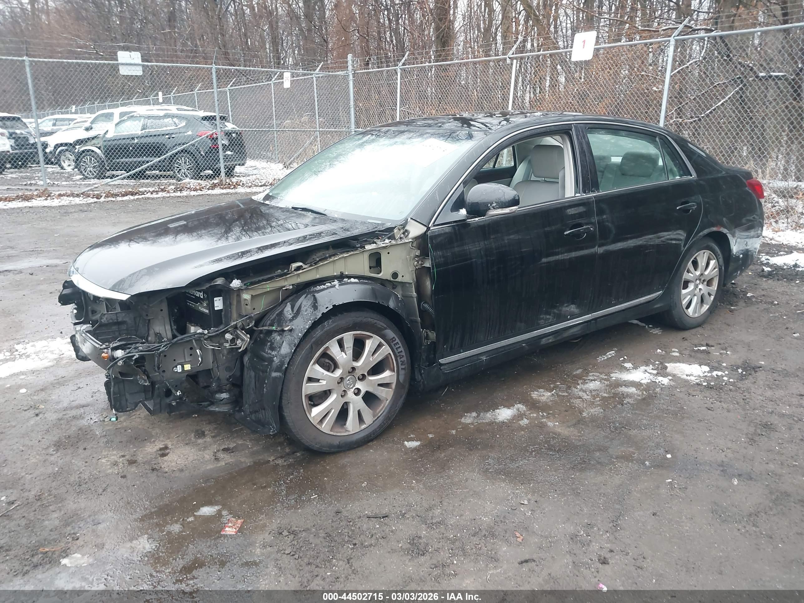 TOYOTA AVALON image 2