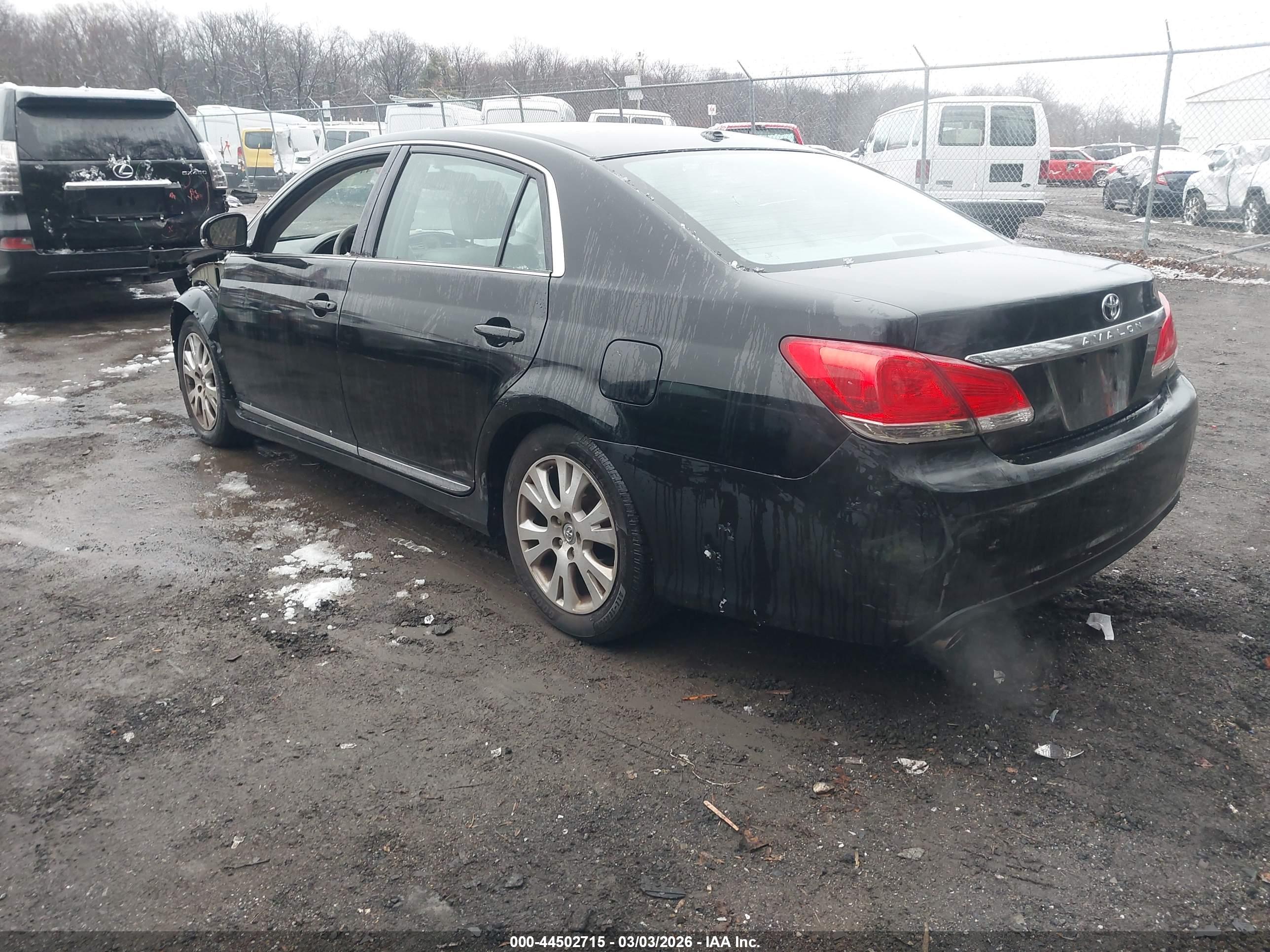 TOYOTA AVALON image 3
