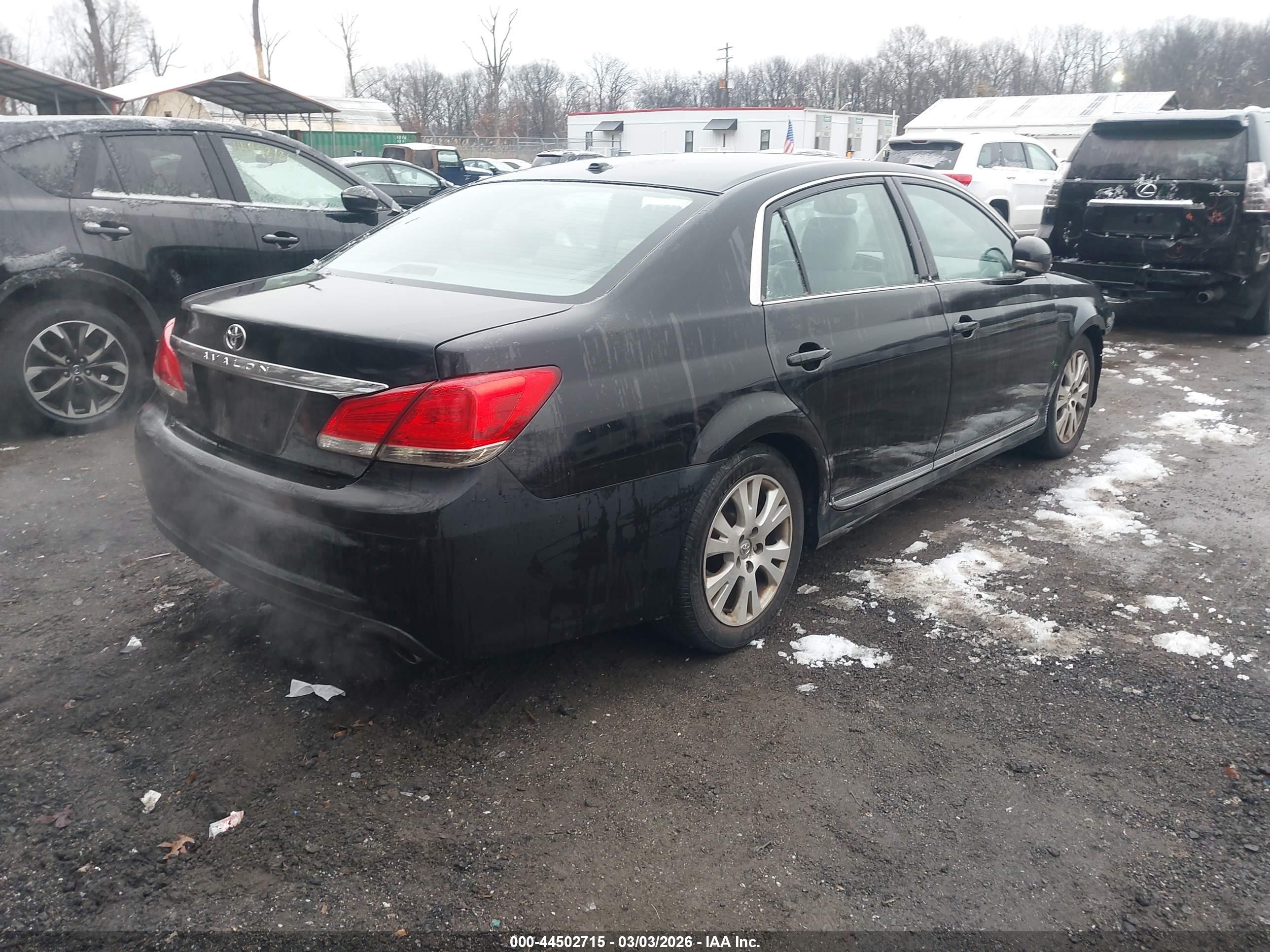 TOYOTA AVALON image 4