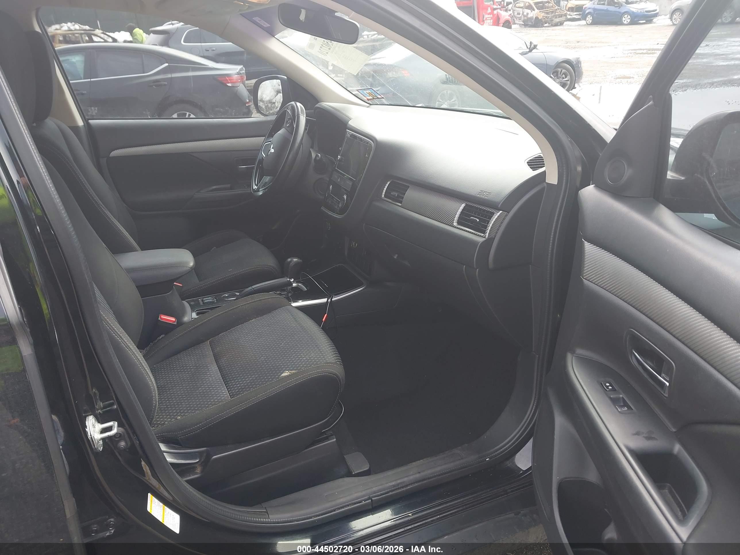 MITSUBISHI OUTLANDER image 5