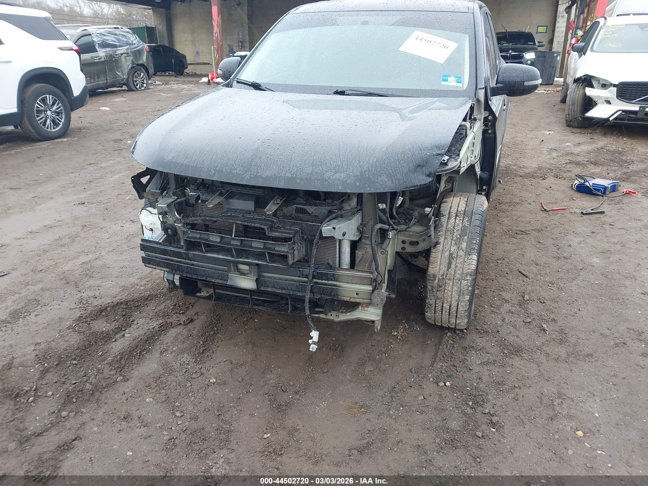 MITSUBISHI OUTLANDER image 6