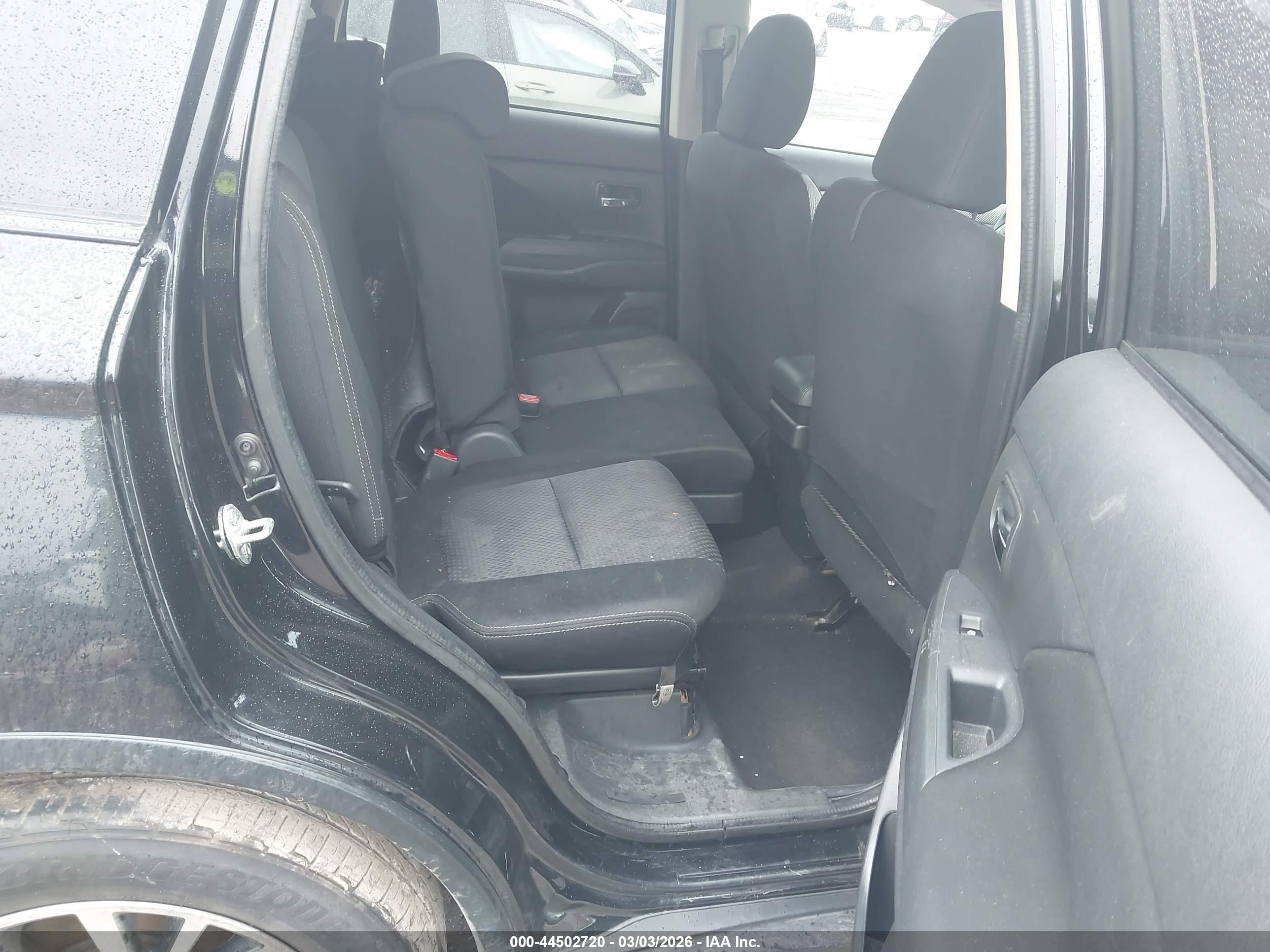 MITSUBISHI OUTLANDER image 8