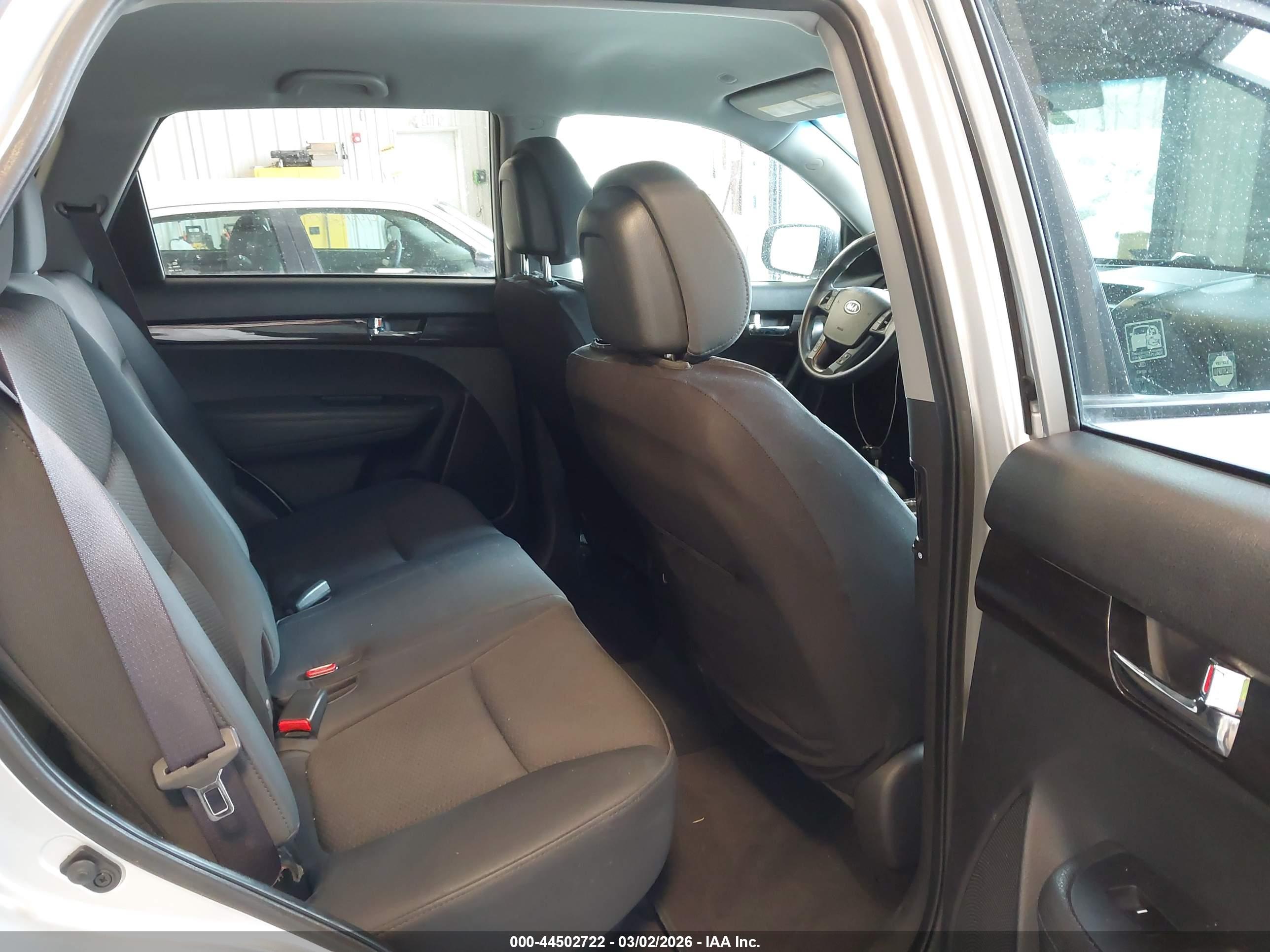KIA SORENTO image 8