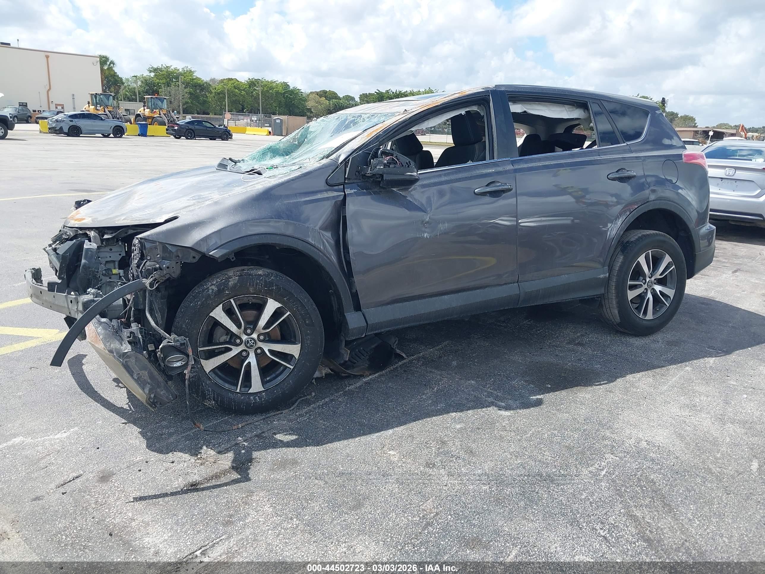 TOYOTA RAV4 image 2