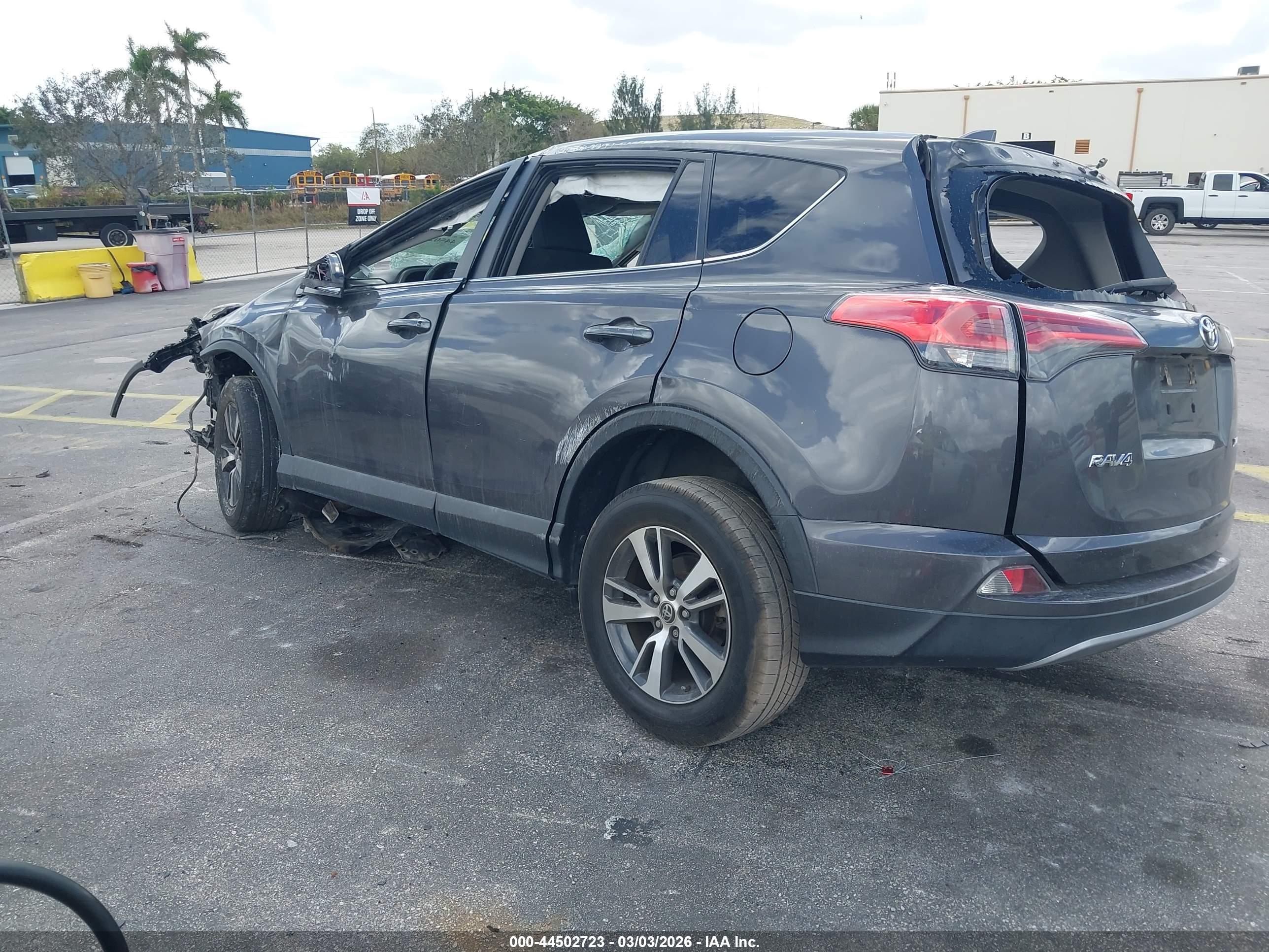 TOYOTA RAV4 image 3