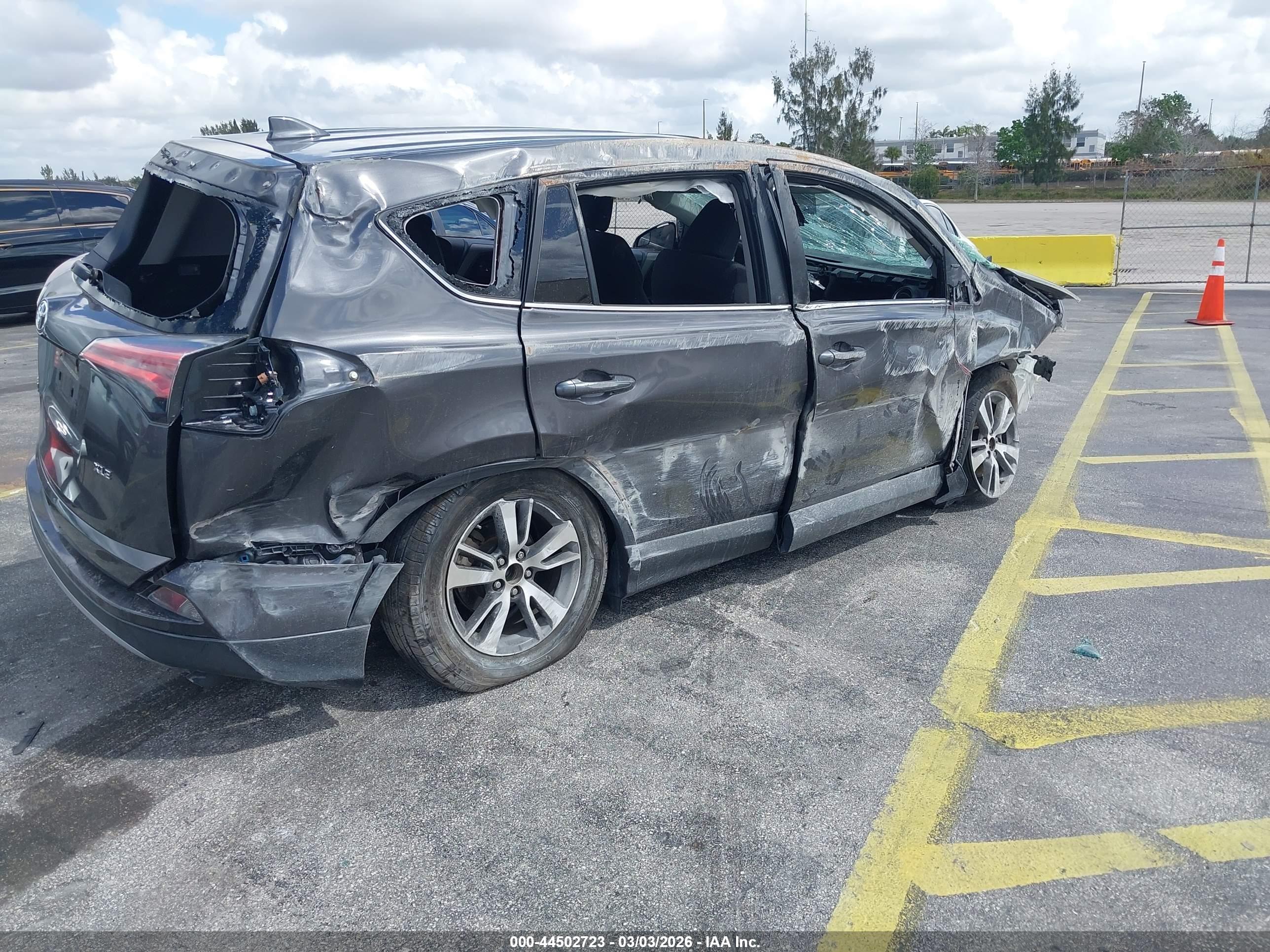 TOYOTA RAV4 image 4