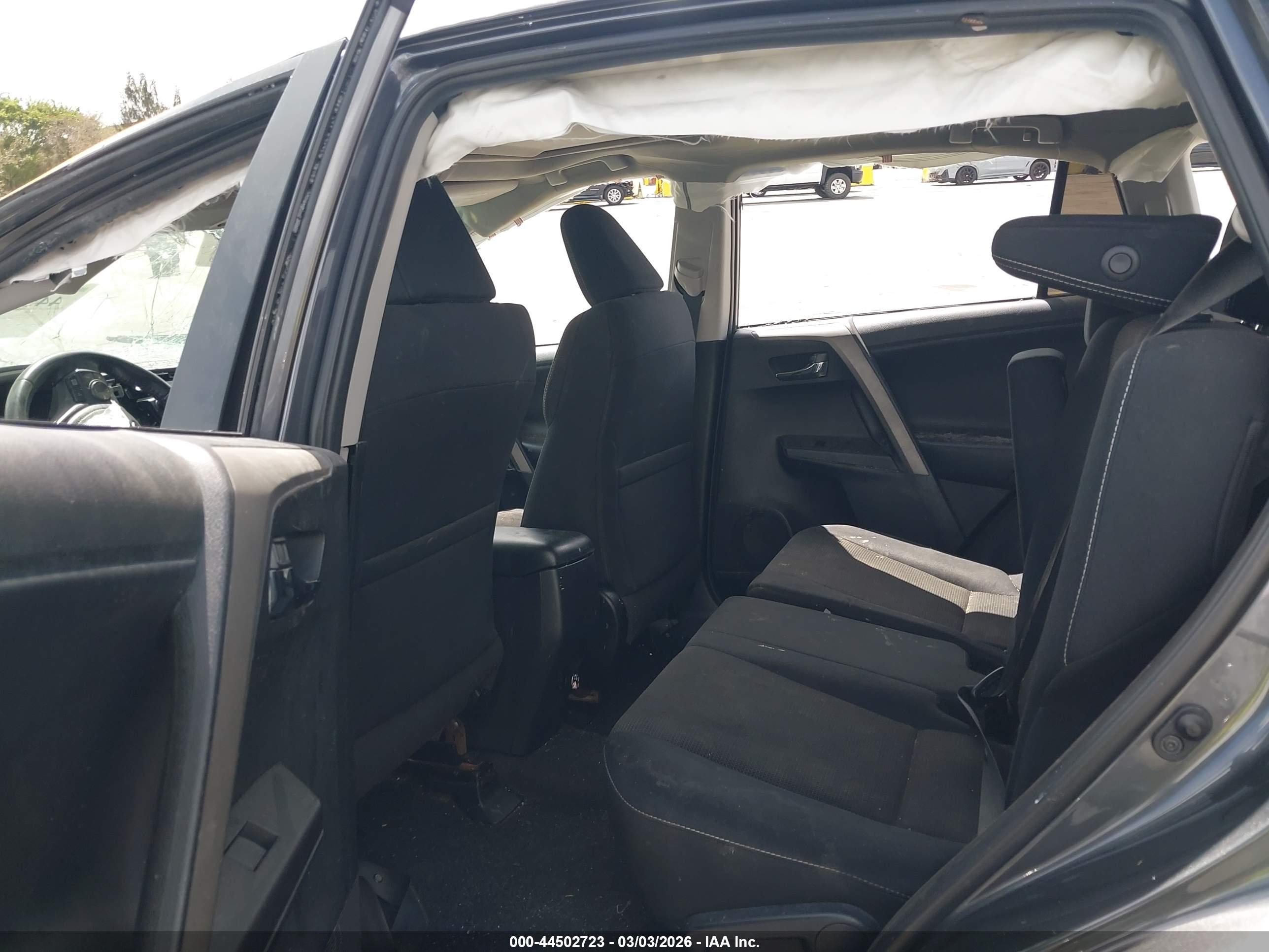 TOYOTA RAV4 image 8