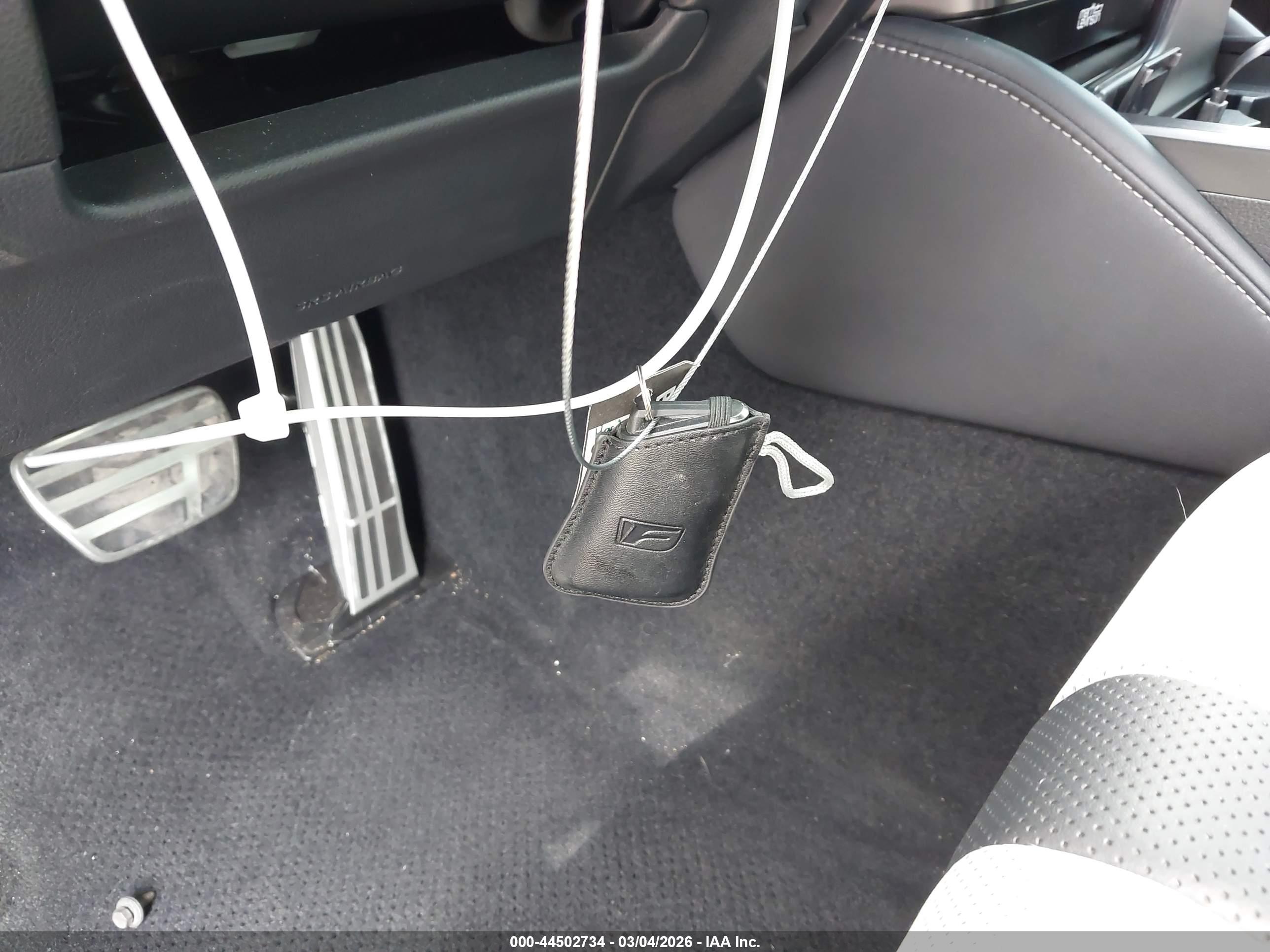 LEXUS ES image 11
